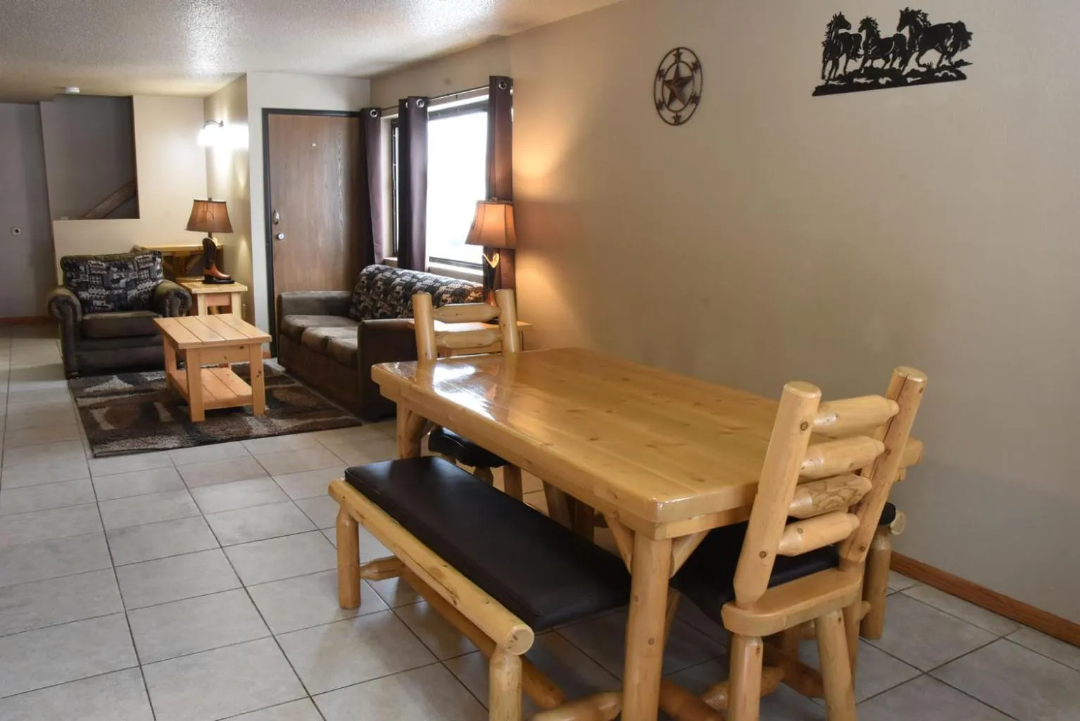 Dining area in Woodside Dells Hotel & Suites