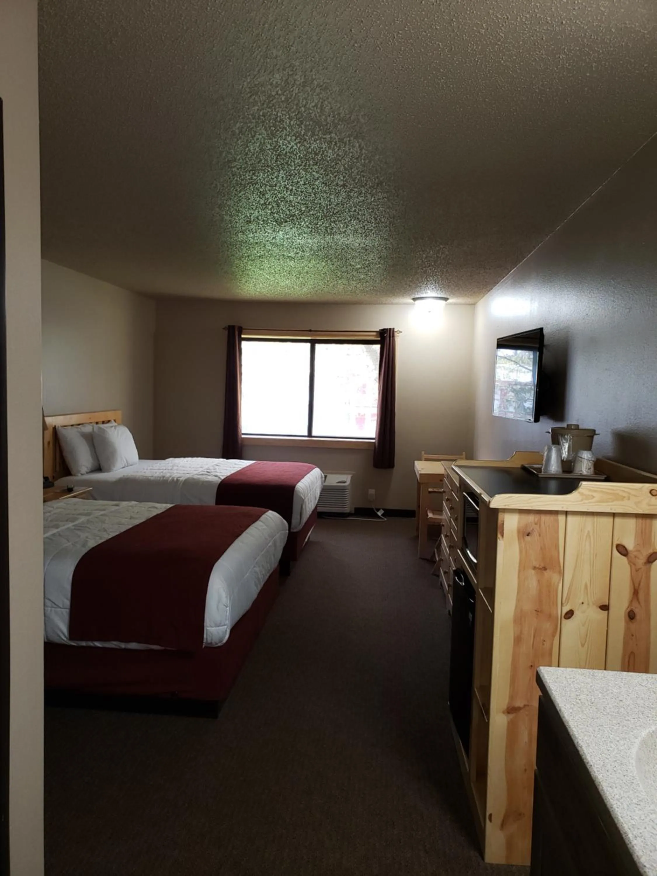 Photo of the whole room, Bed in Woodside Dells Hotel & Suites