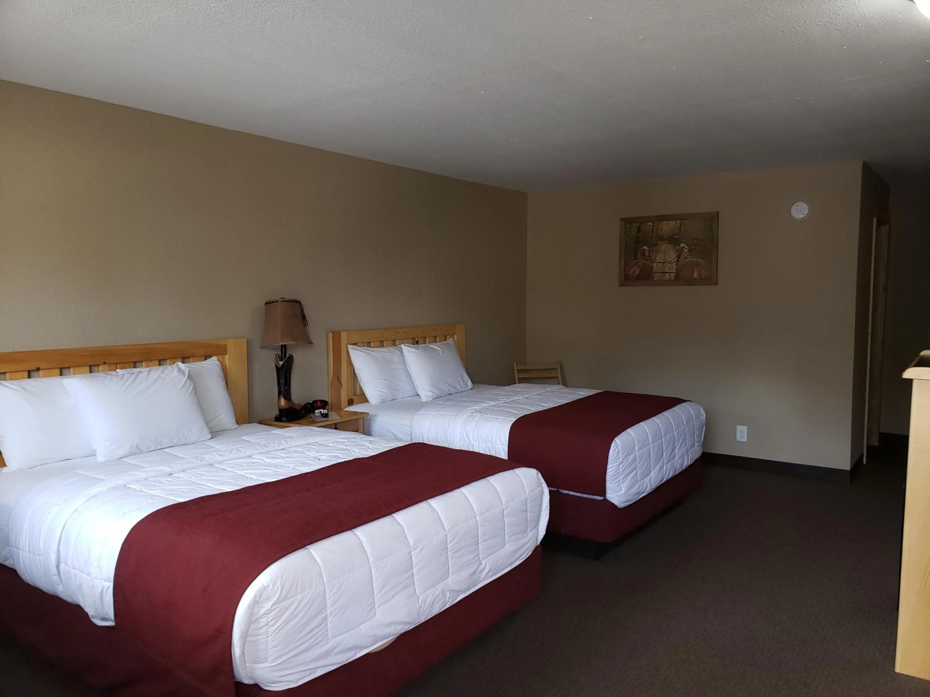 Bedroom, Bed in Woodside Dells Hotel & Suites