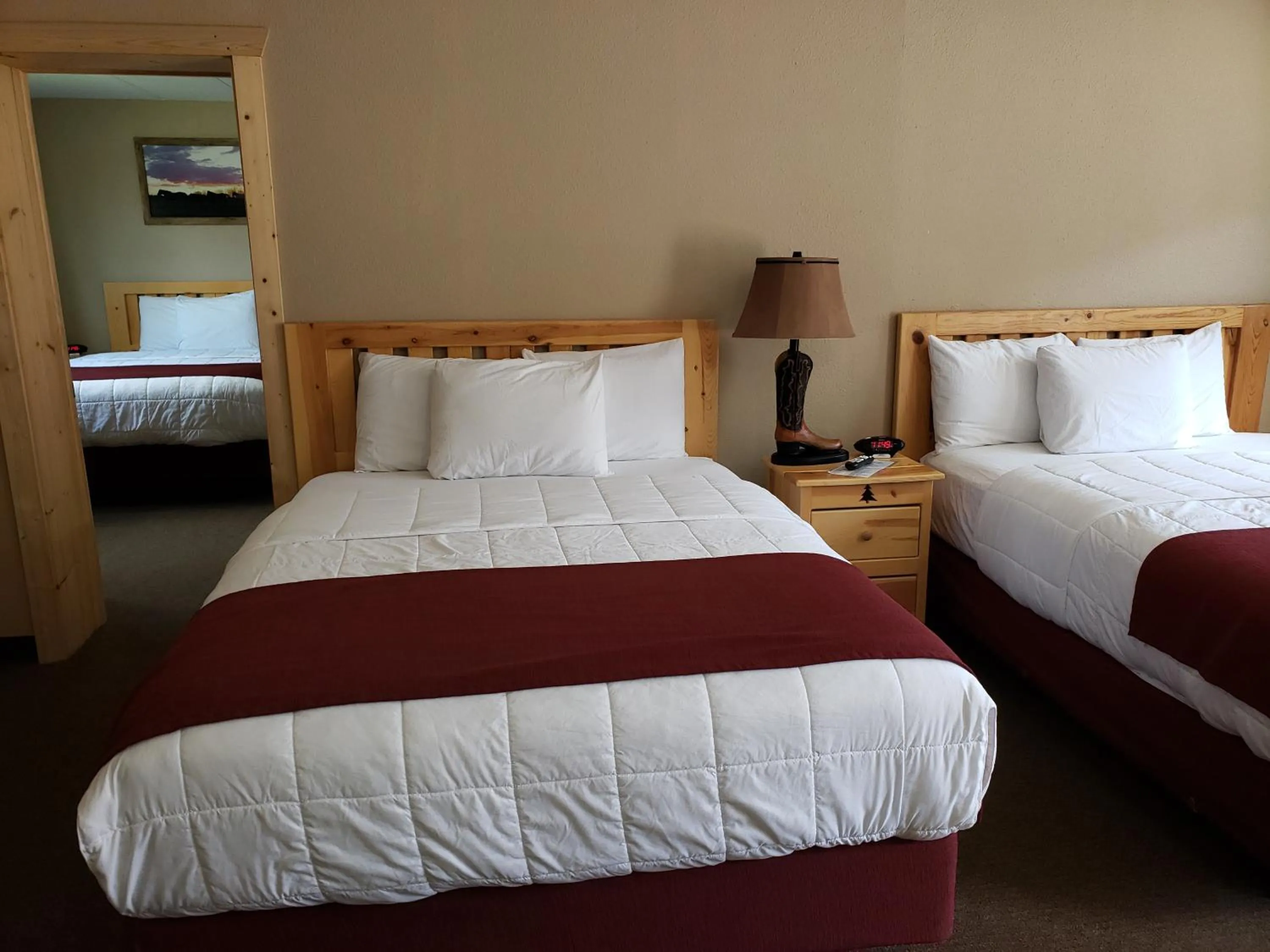 Bedroom, Bed in Woodside Dells Hotel & Suites