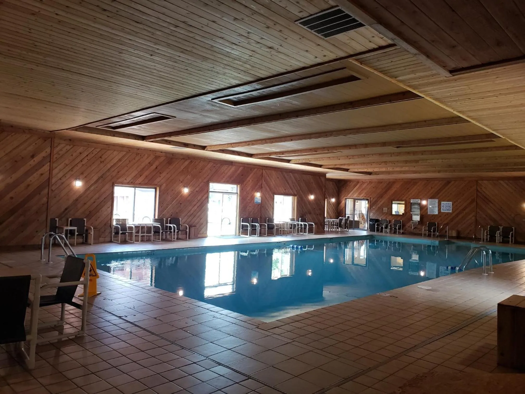 Swimming pool in Woodside Dells Hotel & Suites