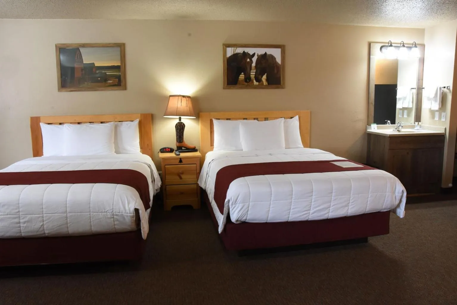 Bedroom, Bed in Woodside Dells Hotel & Suites