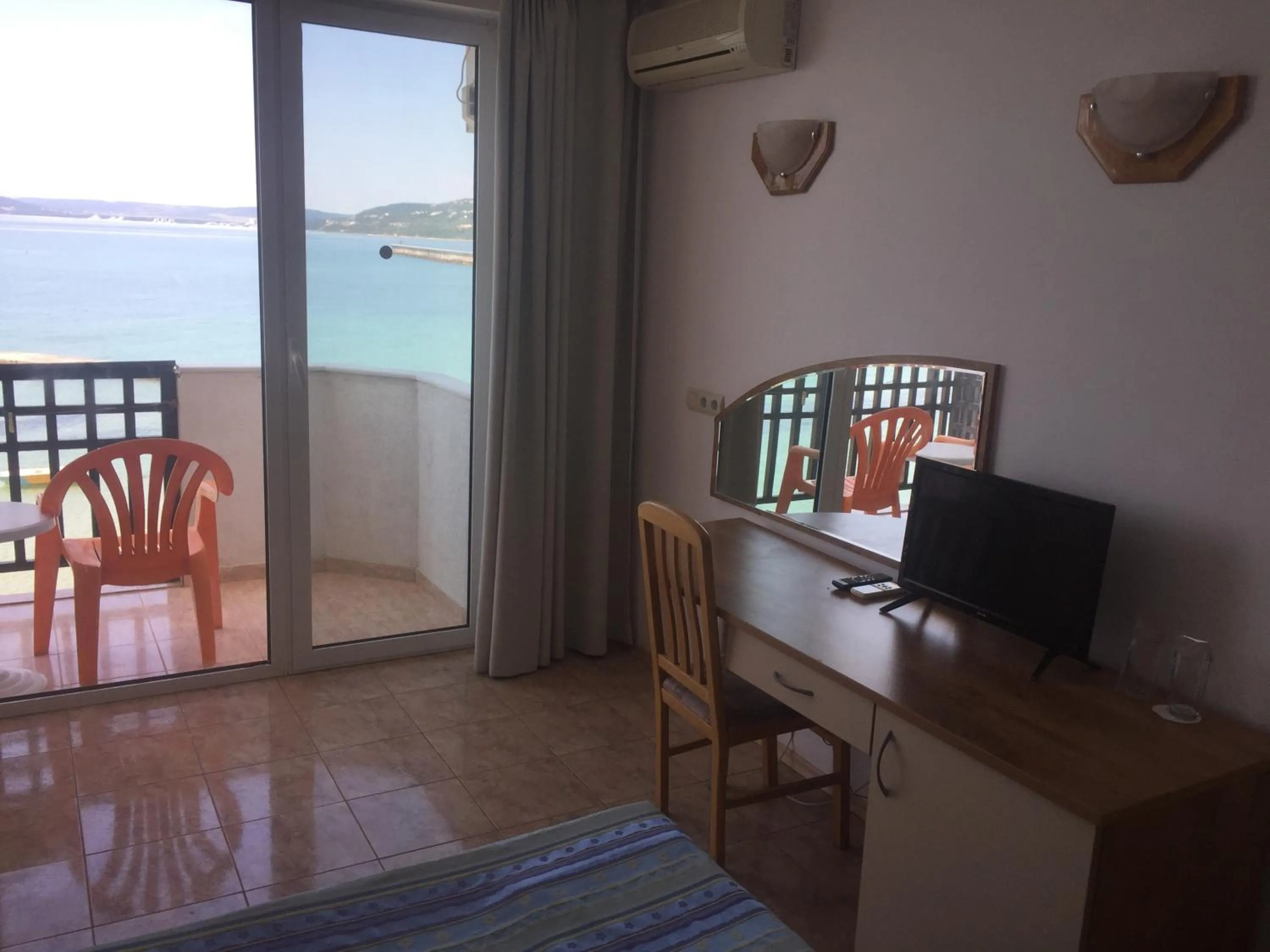 TV and multimedia in Hotel Oasis - Beach Access