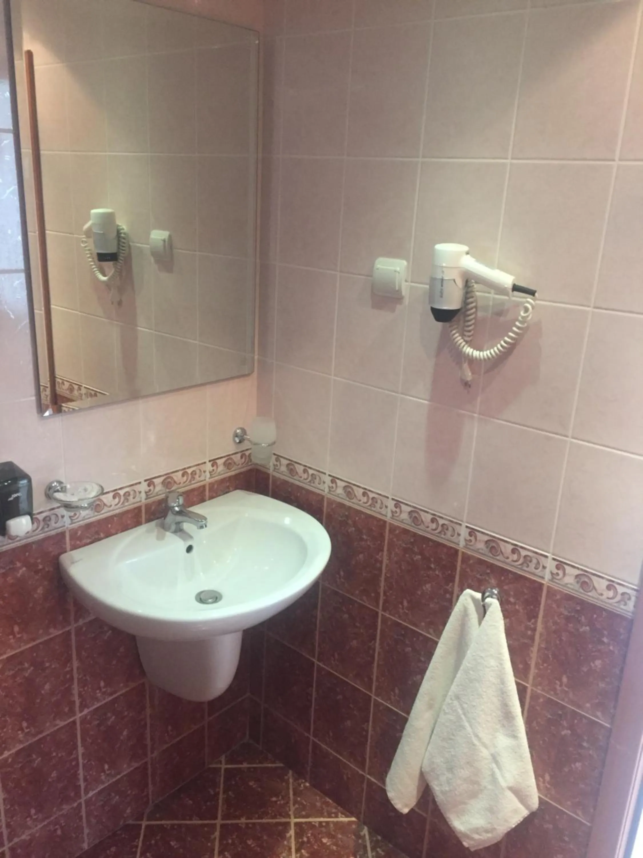 Bathroom in Hotel Oasis - Beach Access