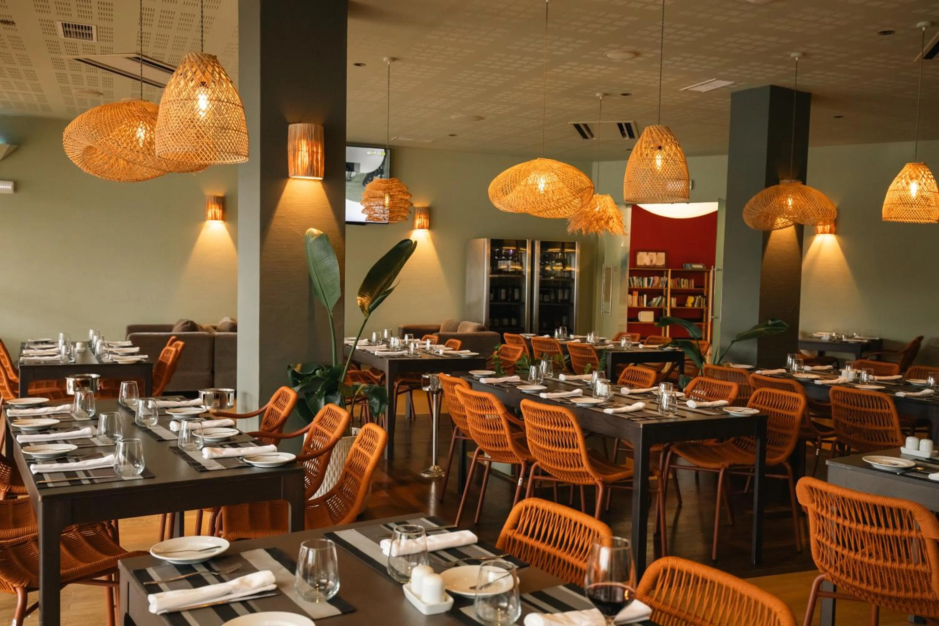 Restaurant/places to eat in MS Aparthotel