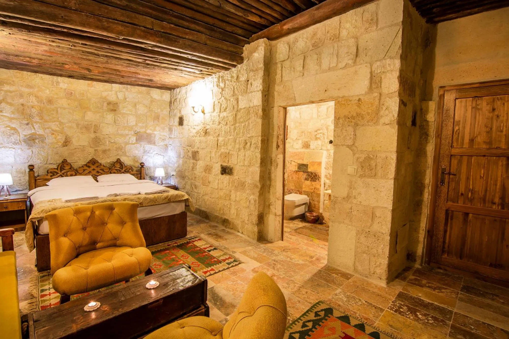 Photo of the whole room, Bed in kayadibi cave hotel
