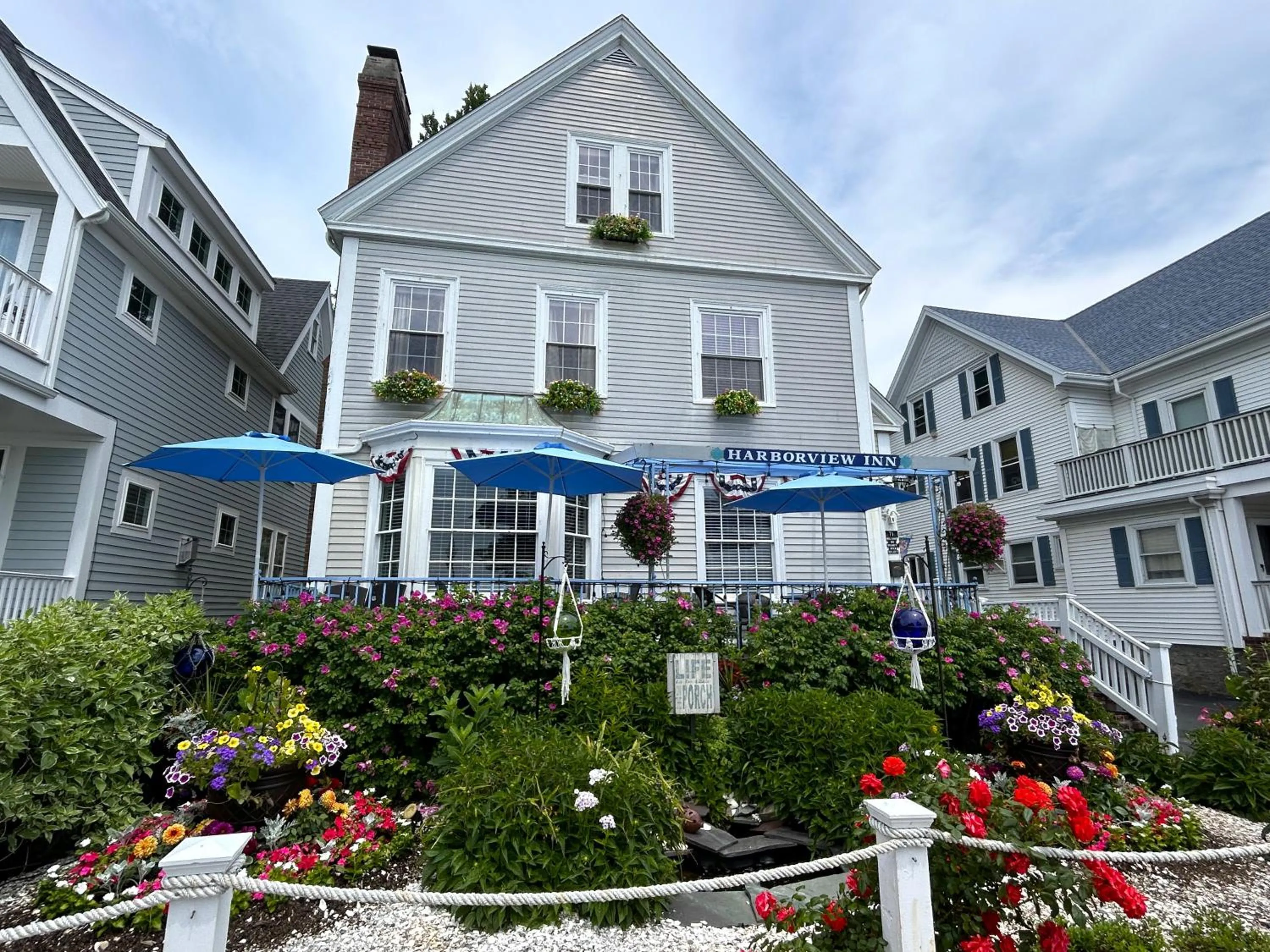 Property building in Harborview Inn