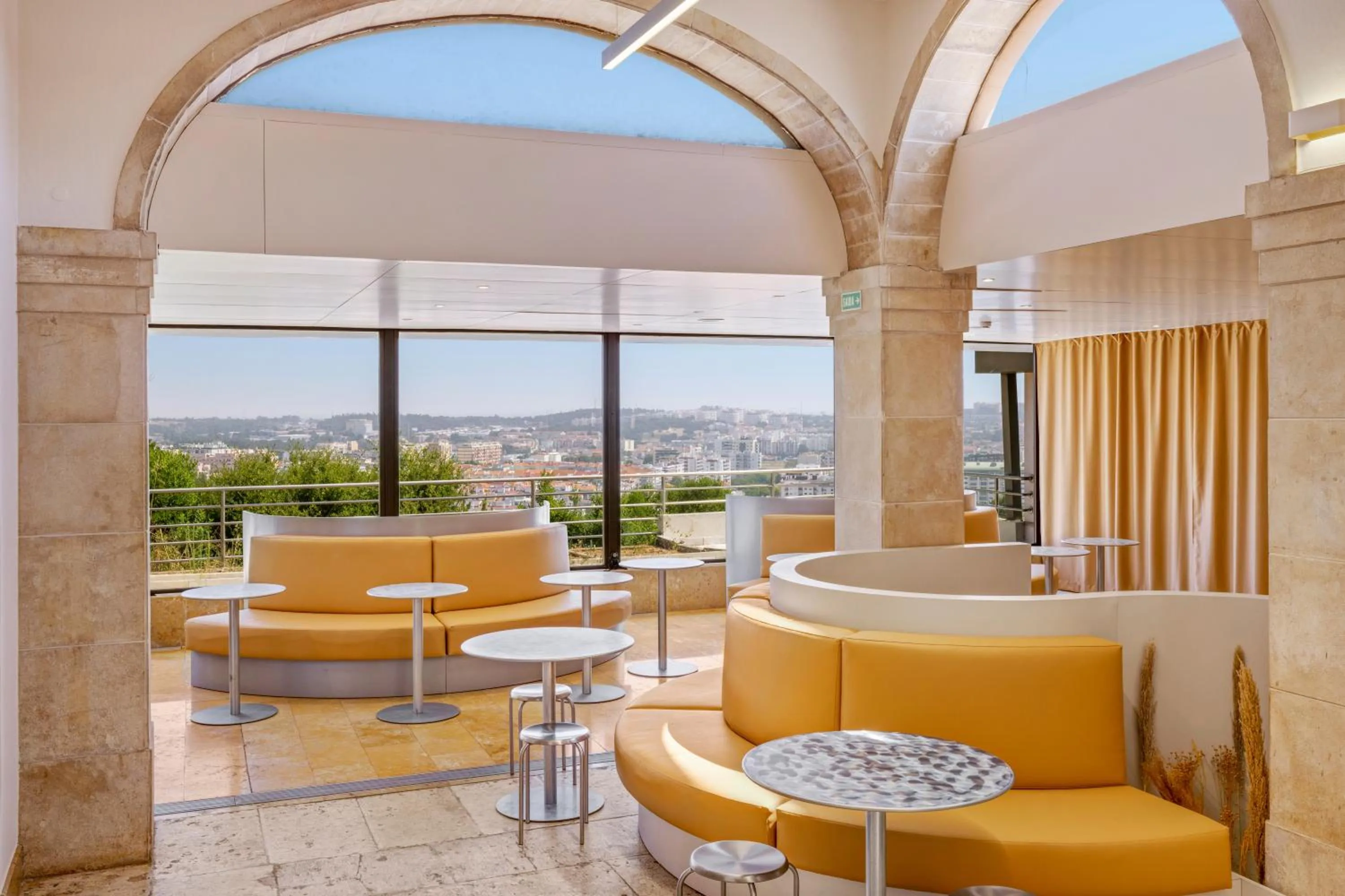 Seating area in B&B HOTEL Sado Setúbal