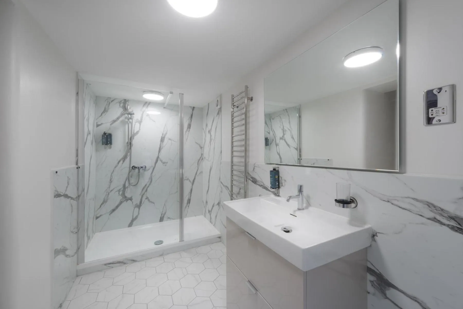 Shower in Florence Suite Boutique Hotel and Restaurant