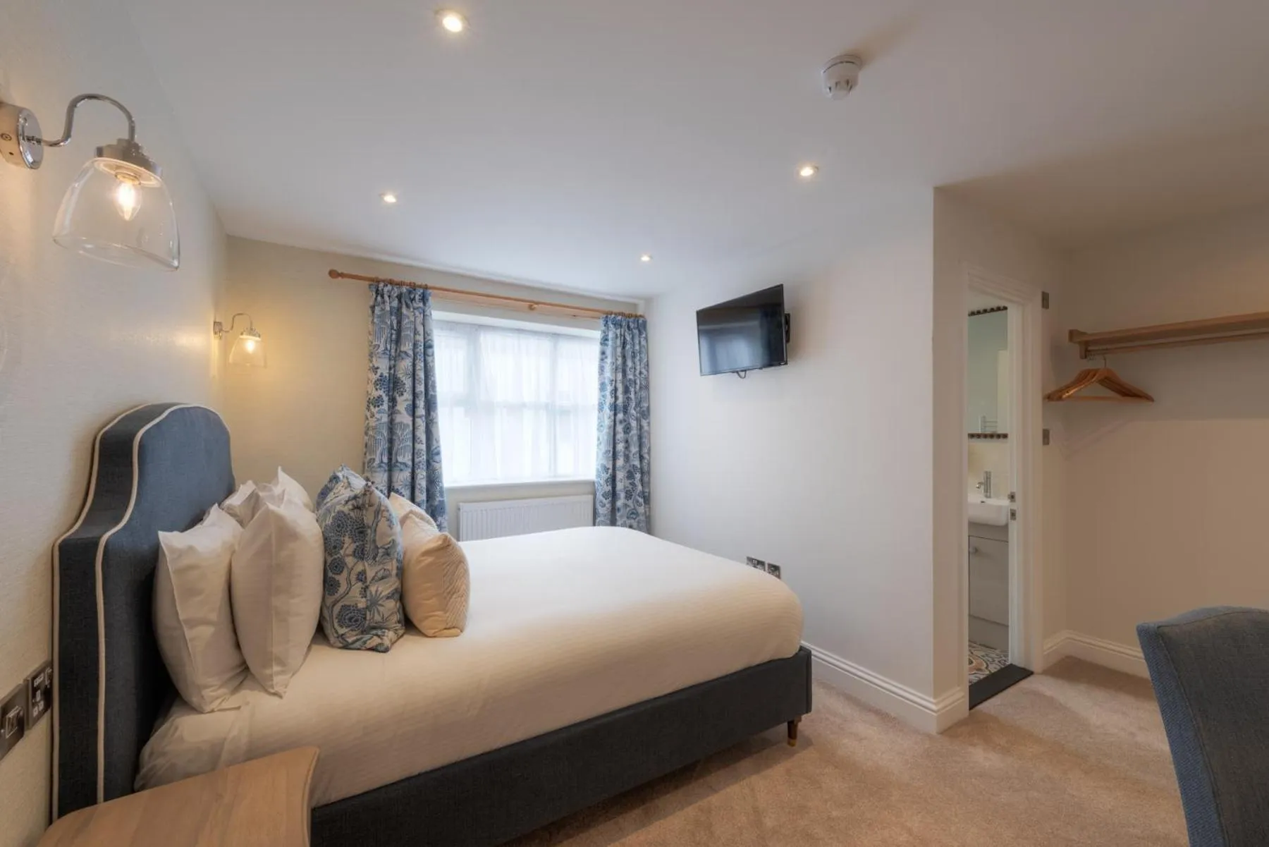 Photo of the whole room, Bed in Florence Suite Boutique Hotel and Restaurant