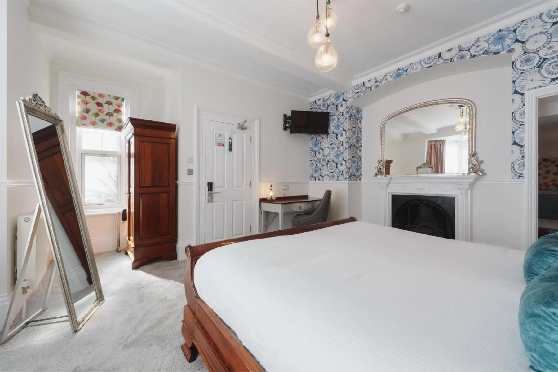 Bed in Florence Suite Boutique Hotel and Restaurant