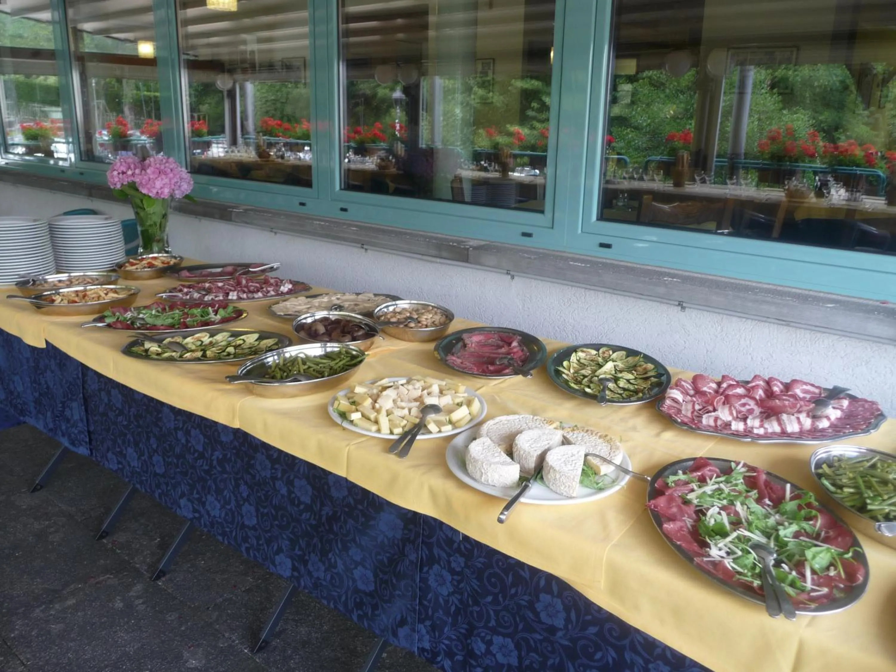 Restaurant/places to eat in Hotel National