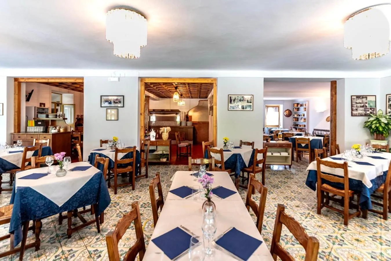 Restaurant/places to eat in Hotel National