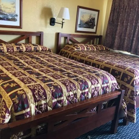 Bedroom, Bed in Country Host Inn