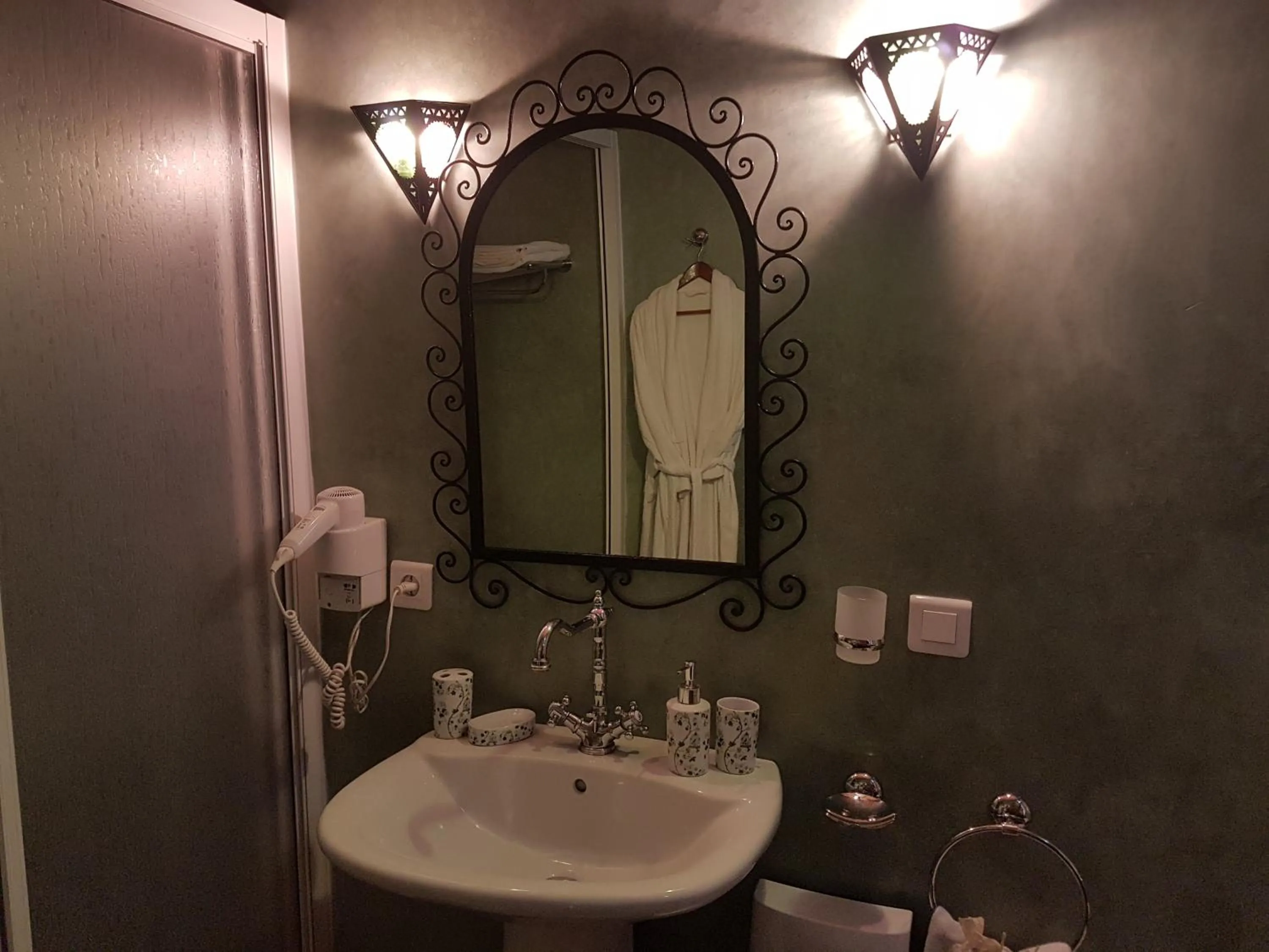 Bathroom in Riad Dar Karima