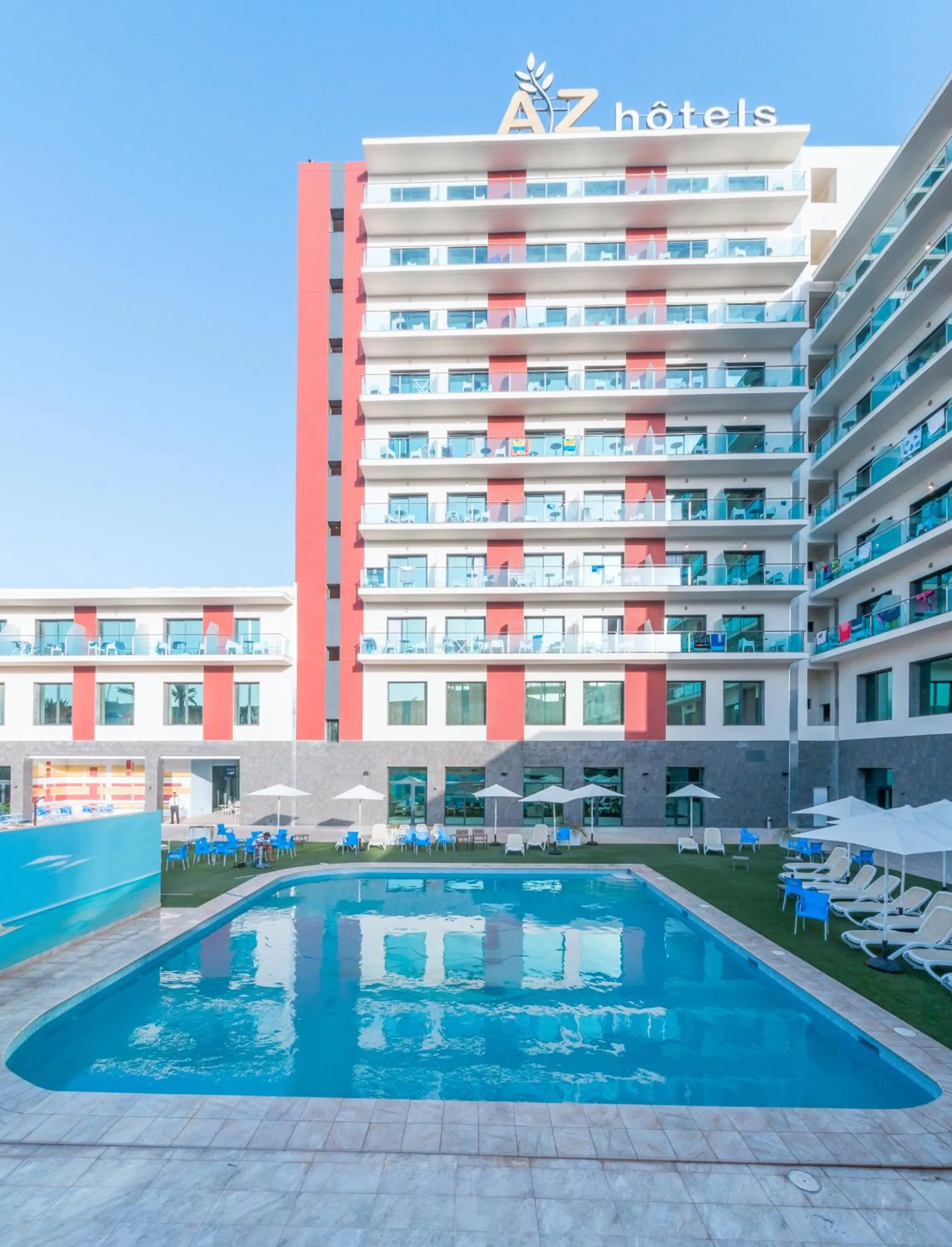 Swimming pool in AZ Hôtels Montana