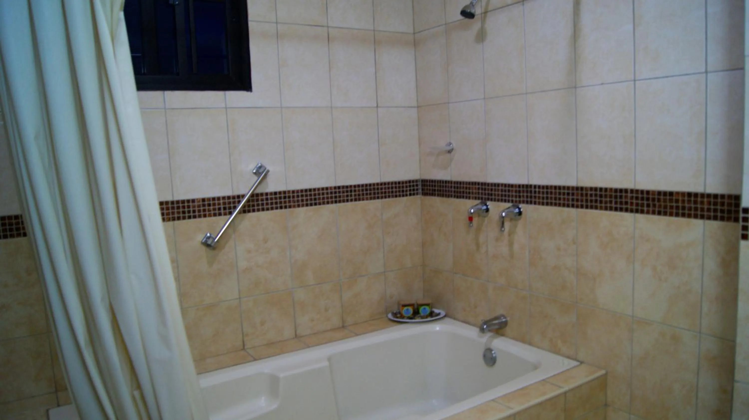 Bathroom in Hotel Monteolivos