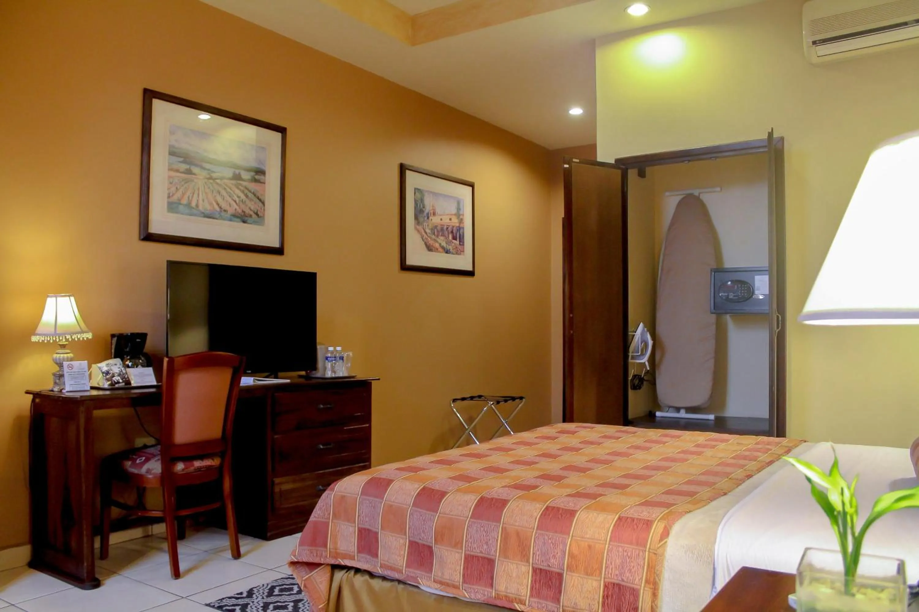 Bed in Hotel Monteolivos