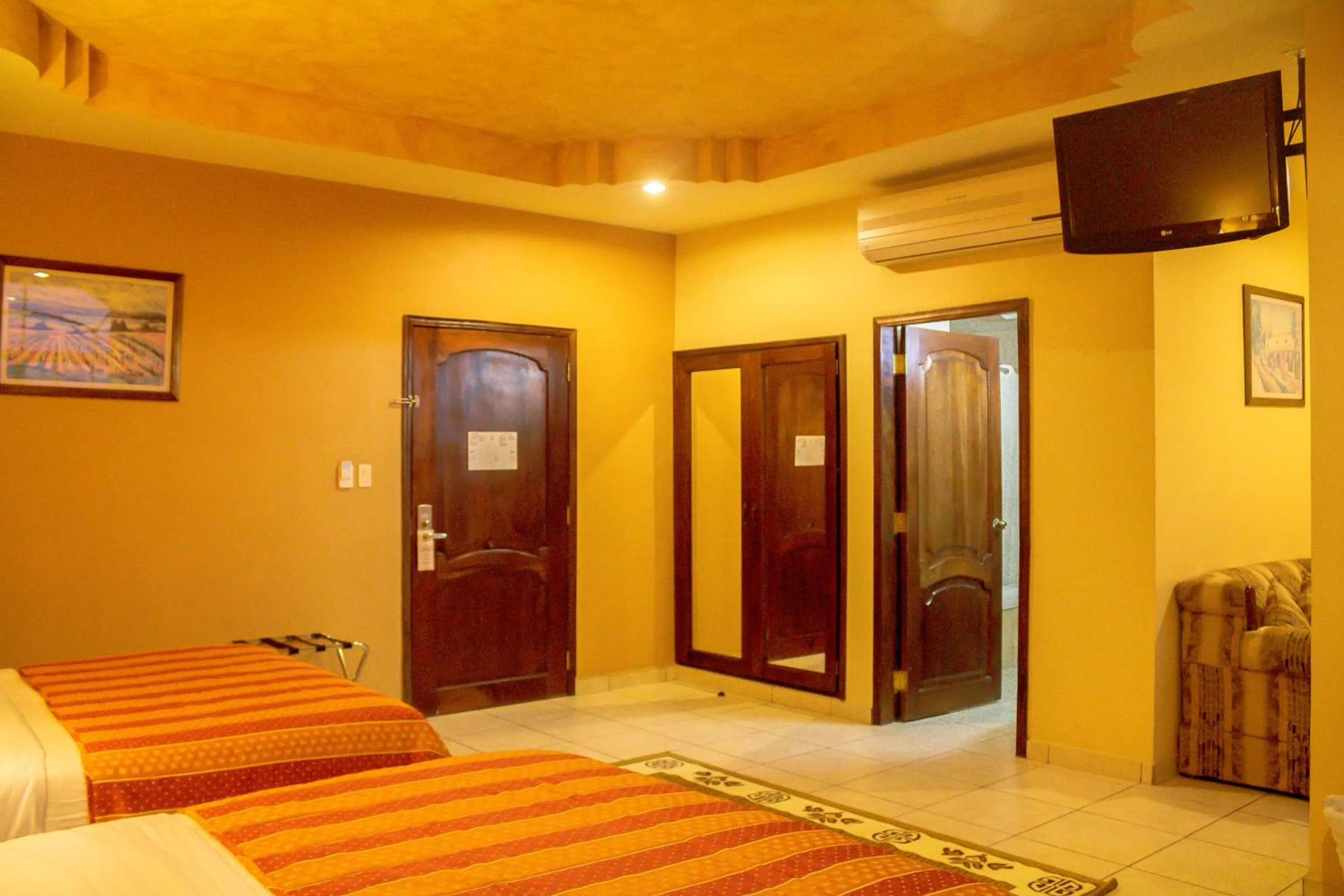 TV and multimedia, Bed in Hotel Monteolivos