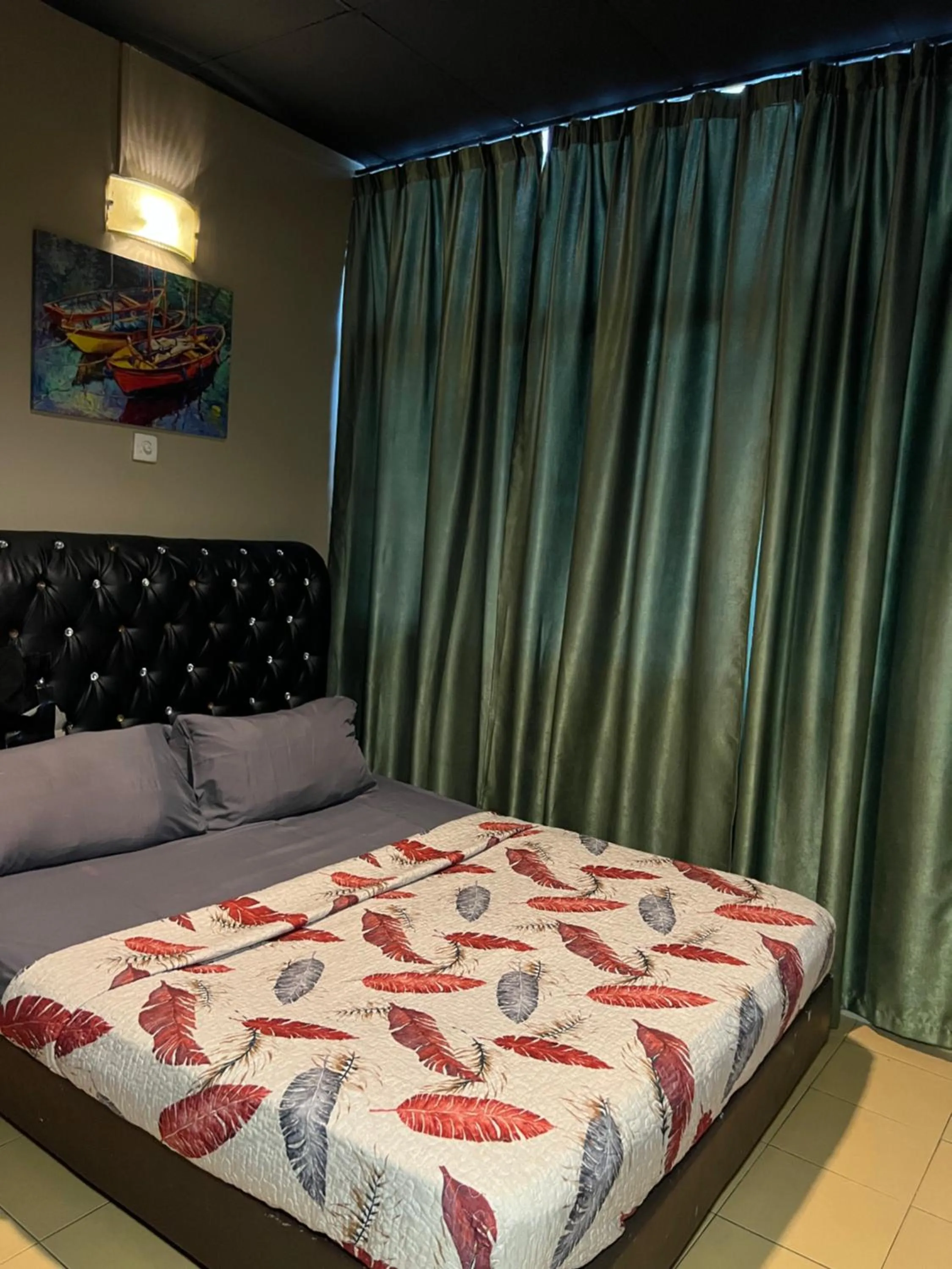 Bed in Ghazrin's Garuda Hotel