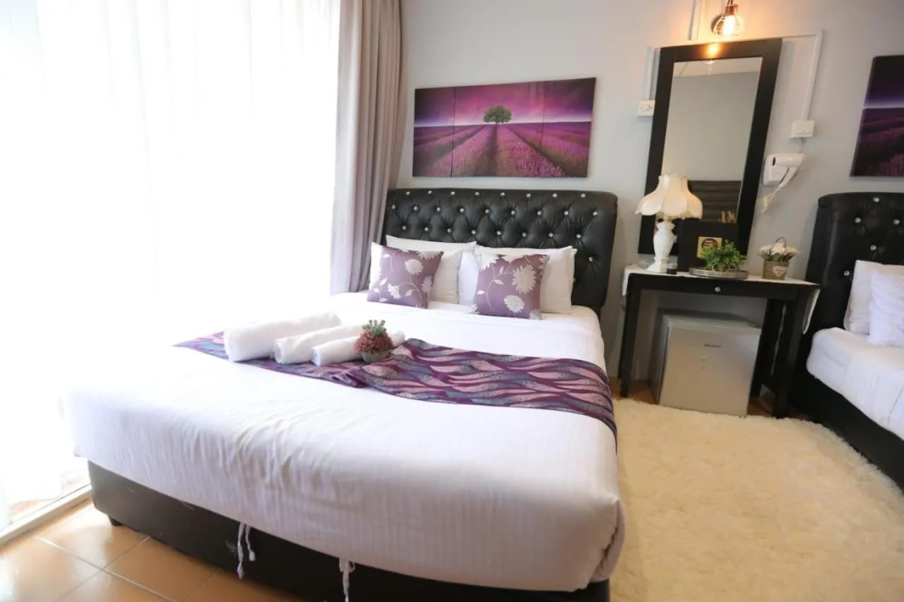 Bed in Ghazrin's Garuda Hotel