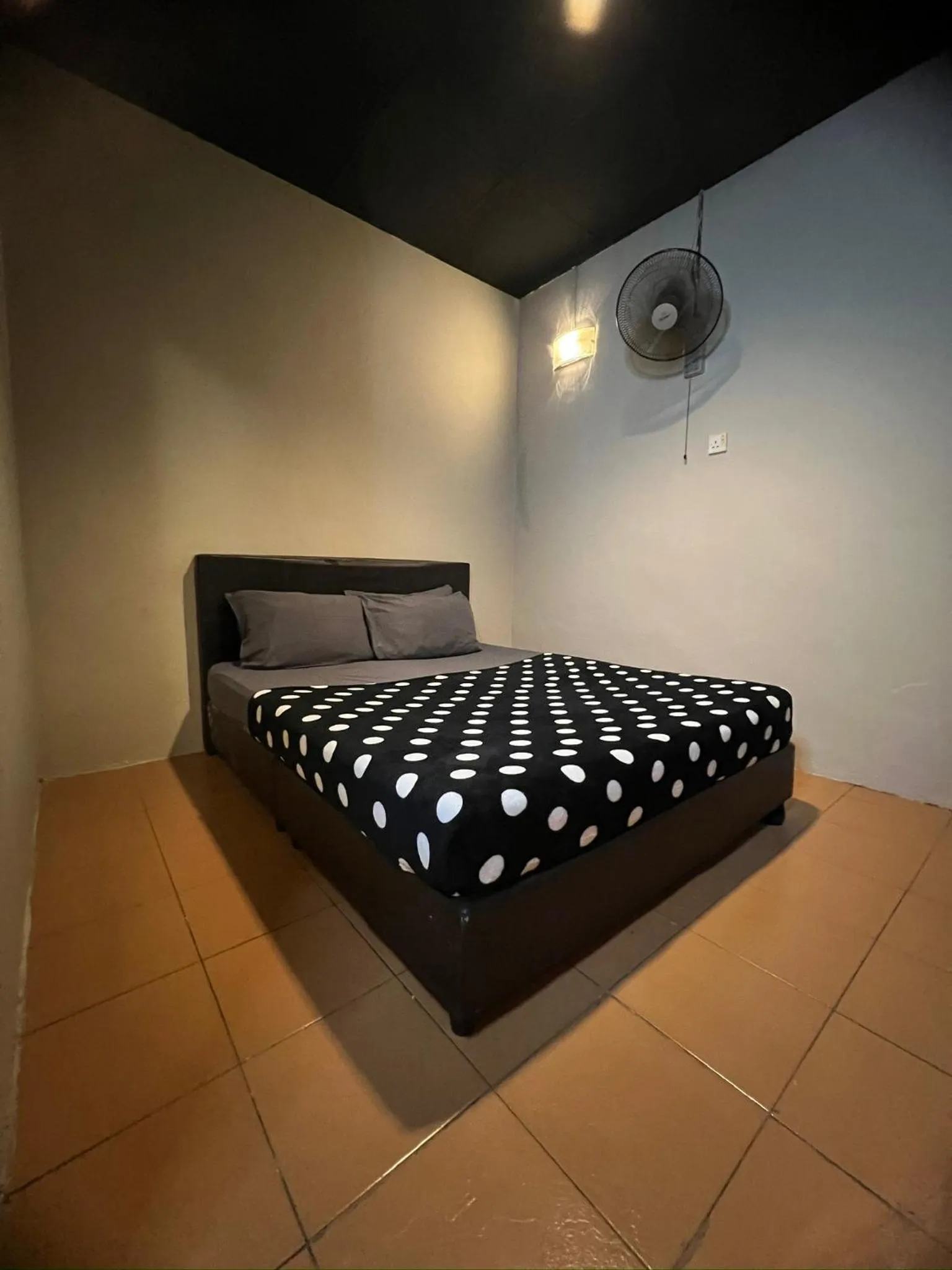 Bed in Ghazrin's Garuda Hotel