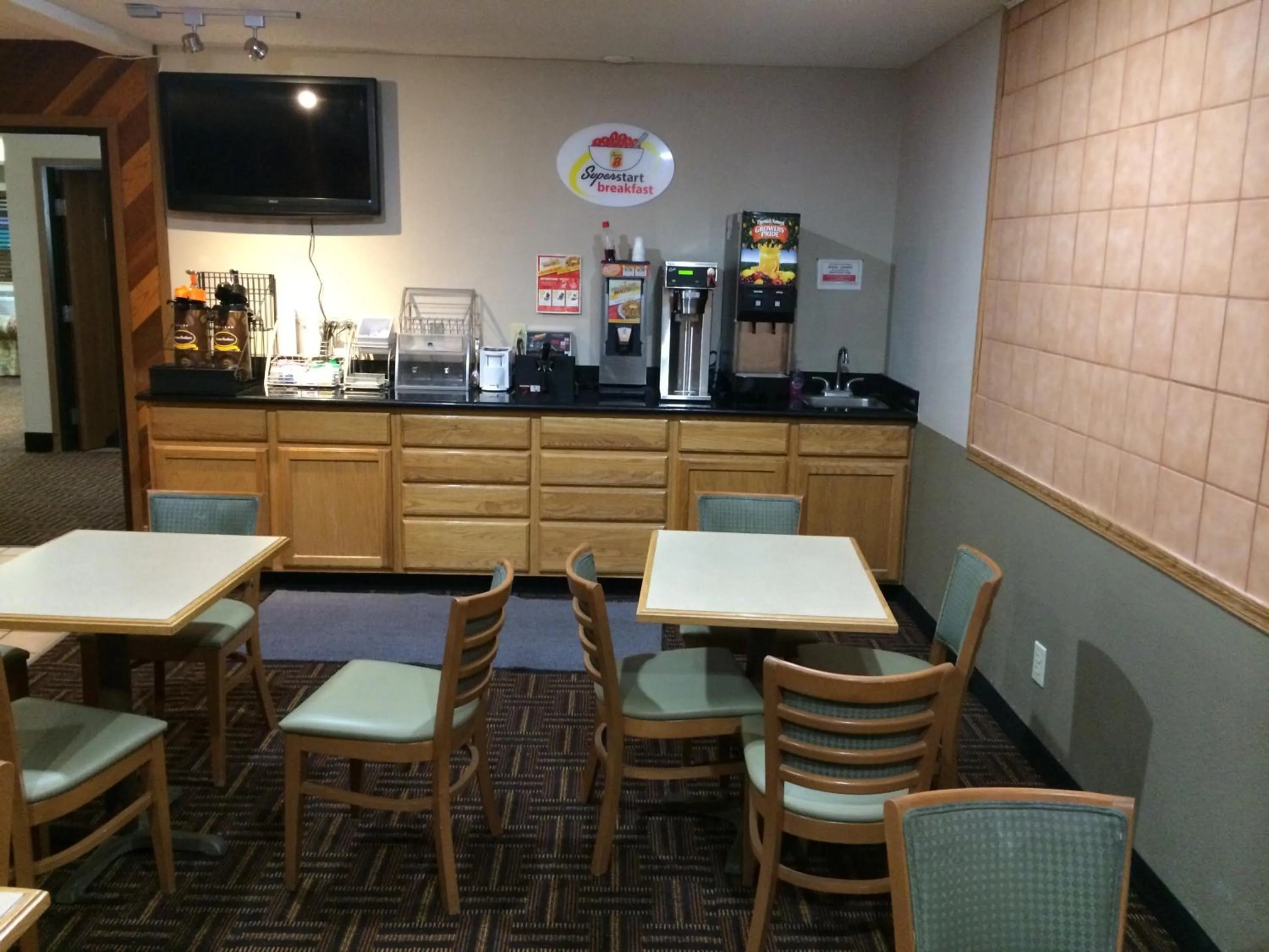 Super 8 by Wyndham Knoxville