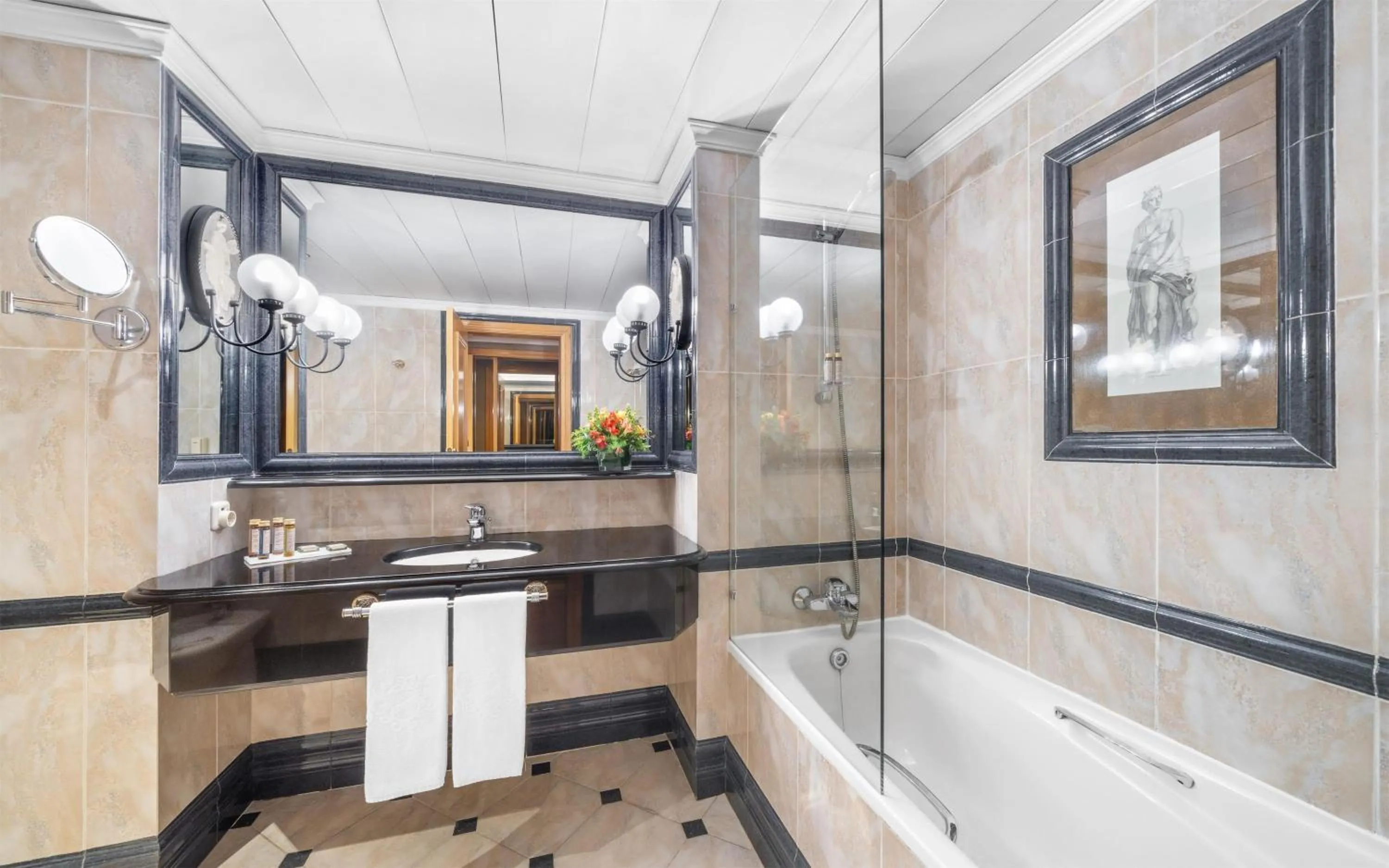 Bathroom in Dom Pedro Lisboa Hotel, a member of Radisson Individuals