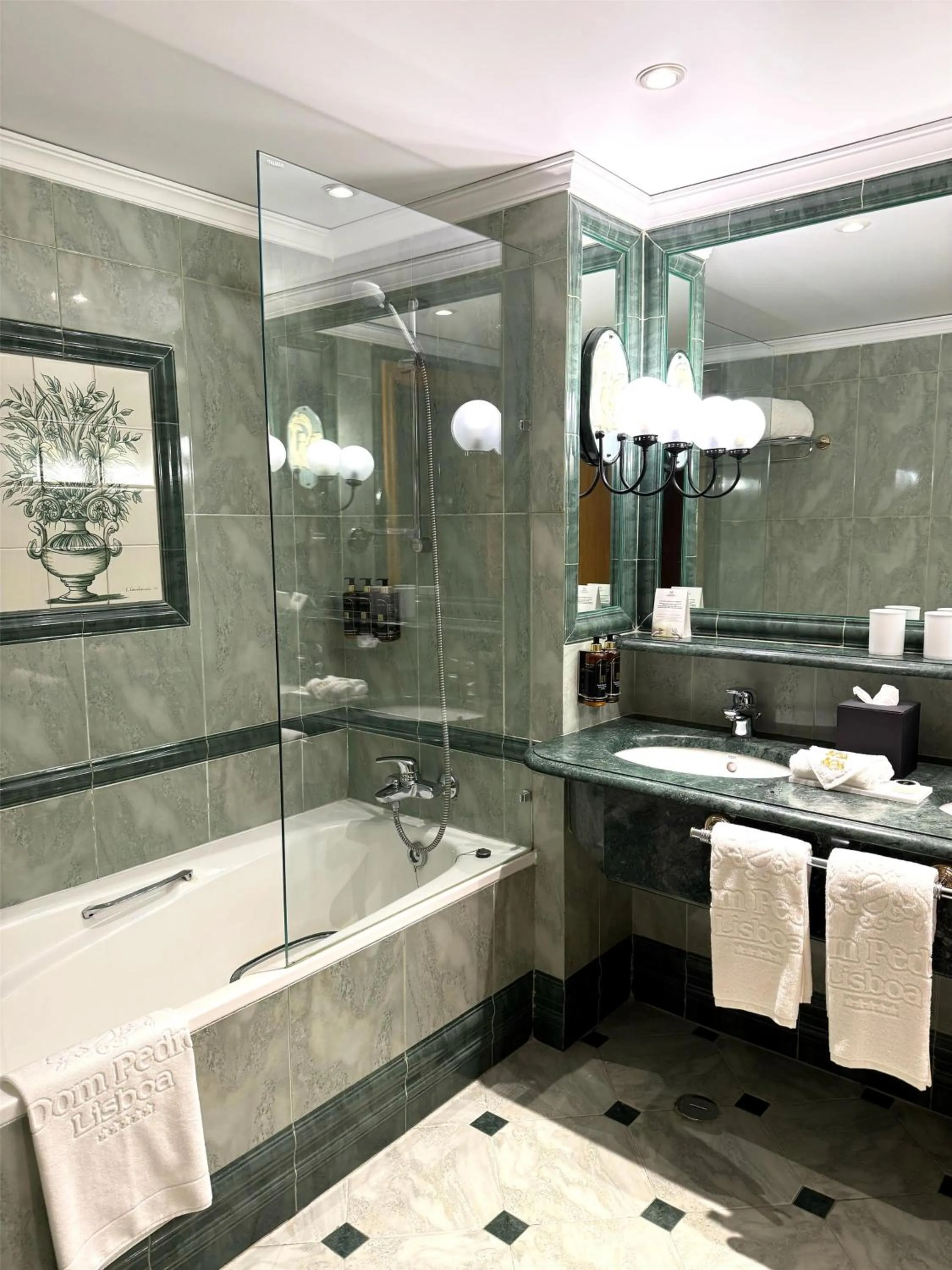 Bathroom in Dom Pedro Lisboa Hotel, a member of Radisson Individuals