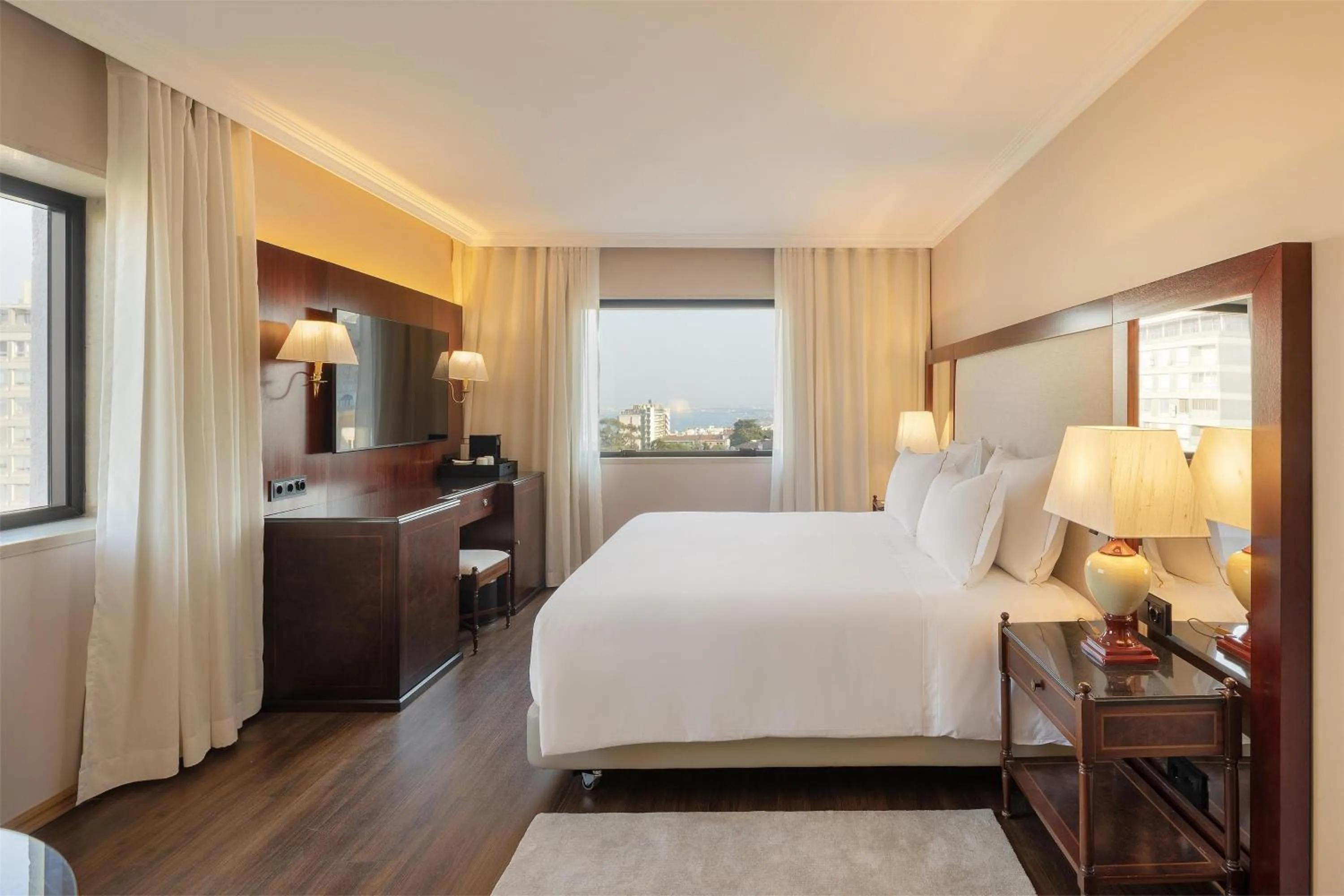 Bedroom, Bed in Dom Pedro Lisboa Hotel, a member of Radisson Individuals