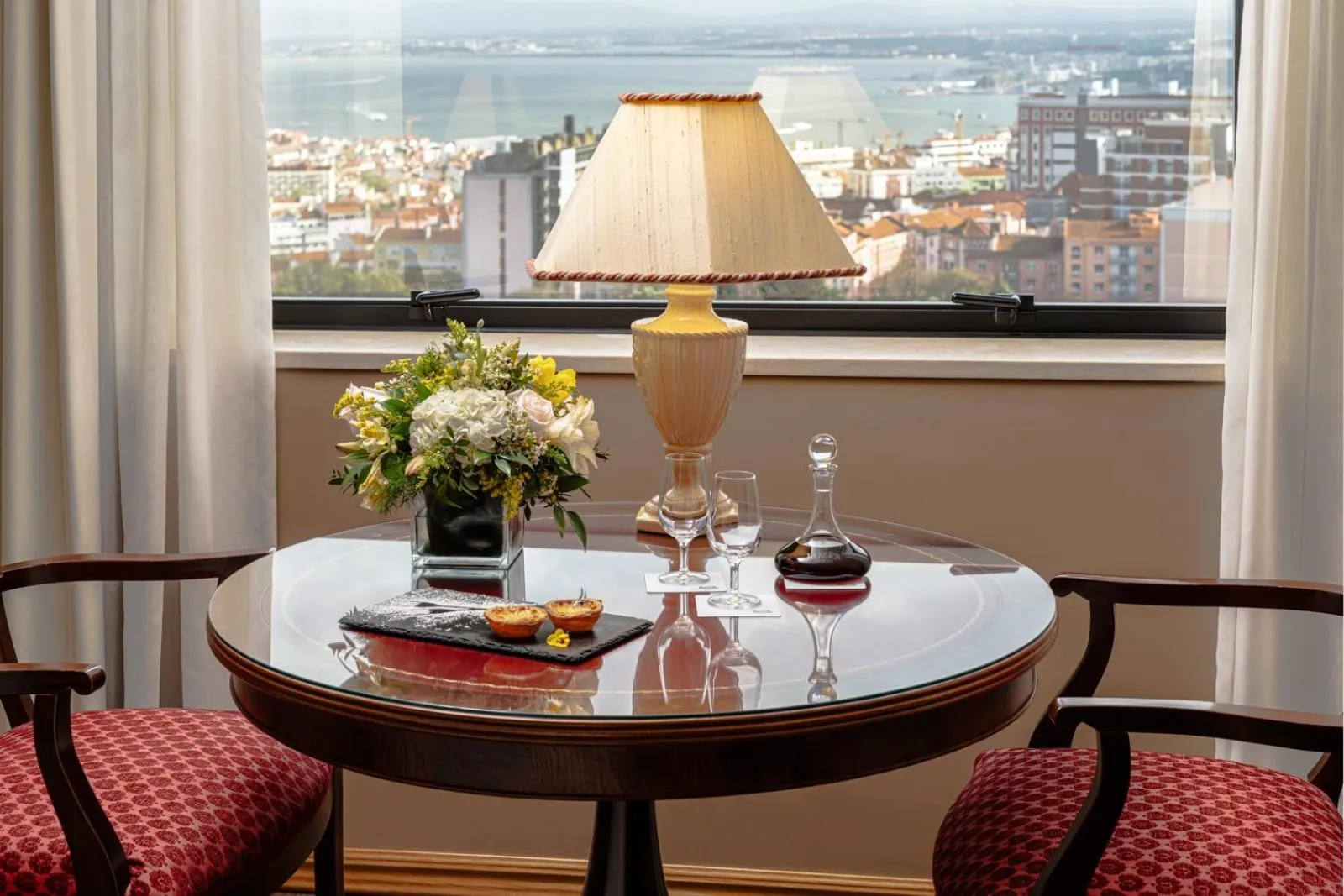 Food and drinks in Dom Pedro Lisboa Hotel, a member of Radisson Individuals