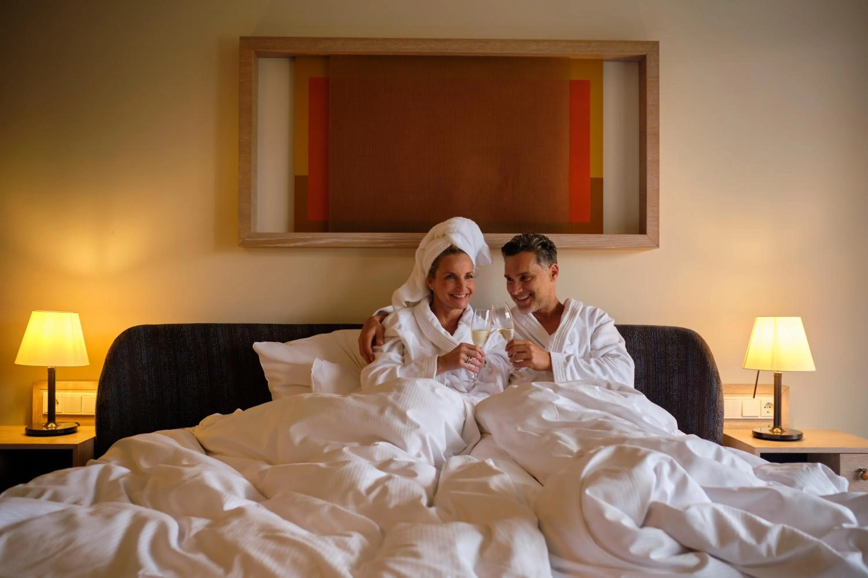 room service, Bed in Aalernhüs hotel & spa