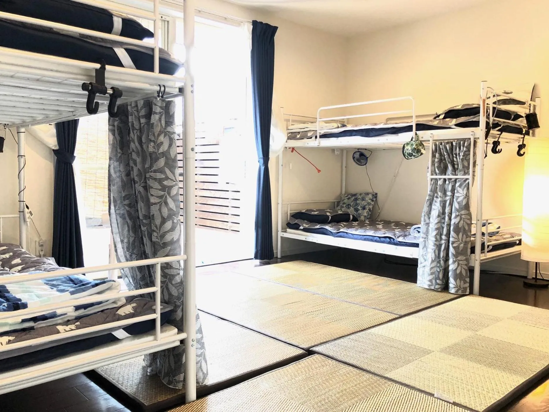 Bed in Ricco Mond Hills Apartment Houseアパートタイプの宿は宿泊者と接しない 安全な宿