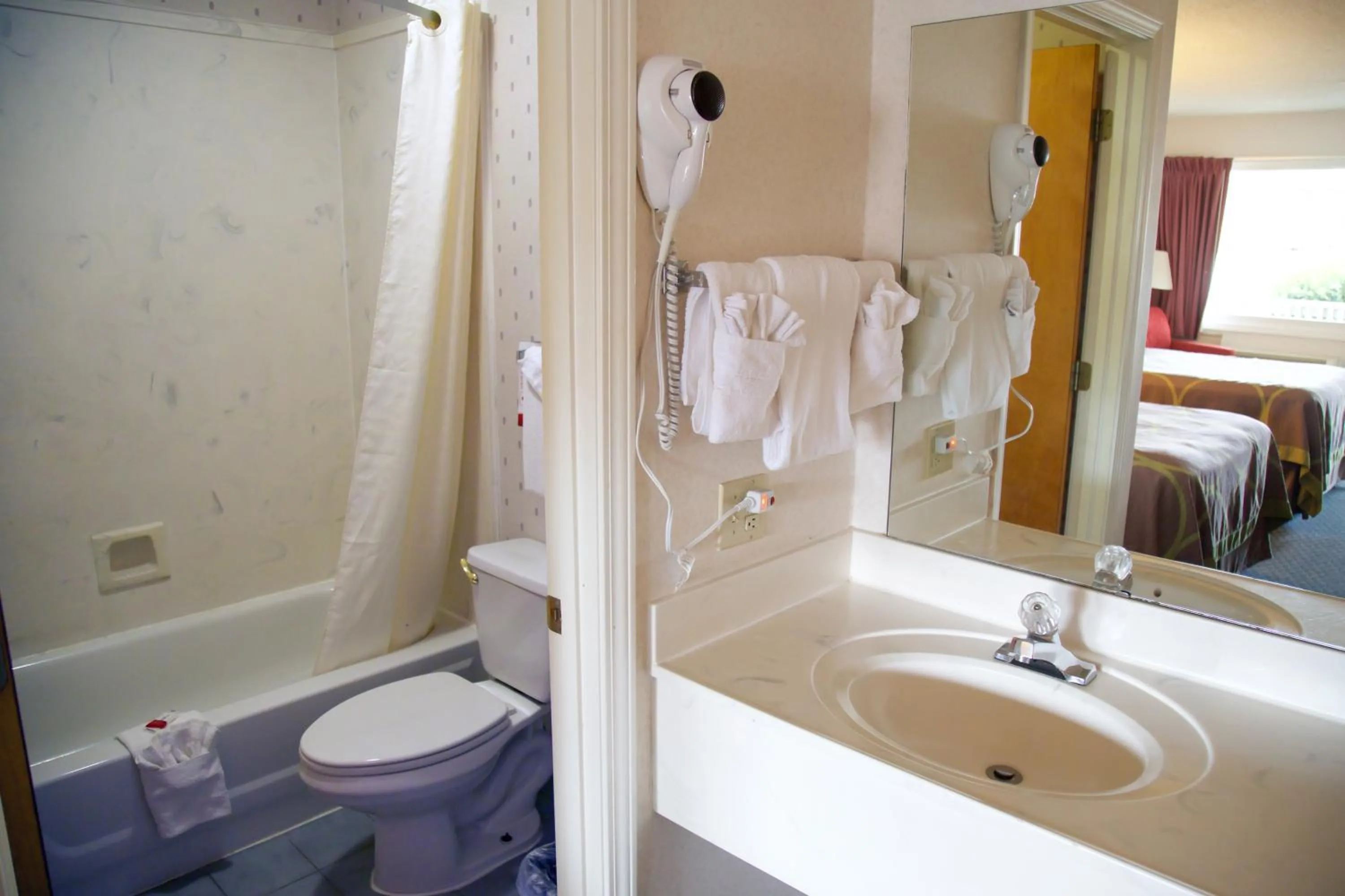 Bathroom, Bed in Super 8 by Wyndham Christiansburg