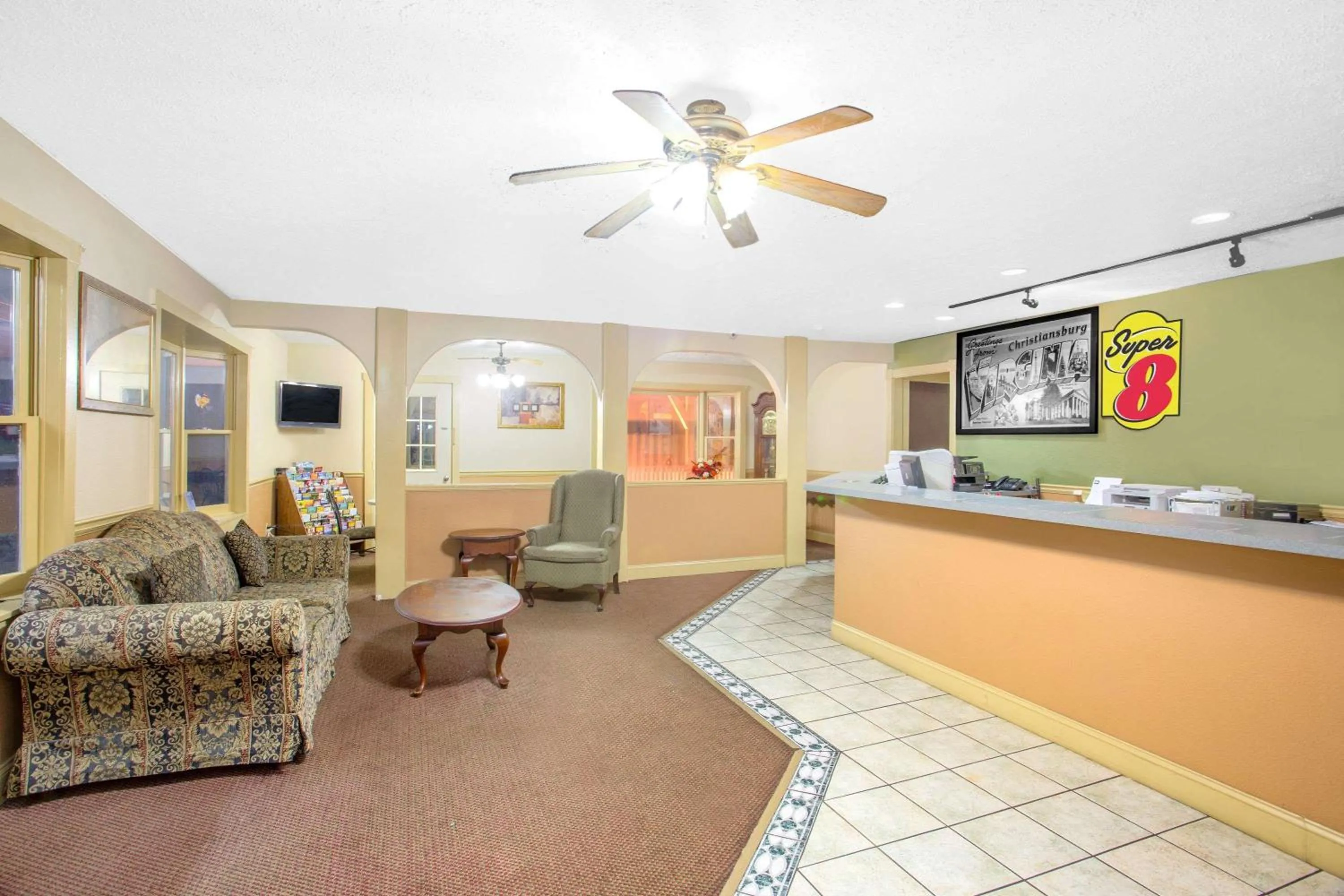 Lobby or reception in Super 8 by Wyndham Christiansburg