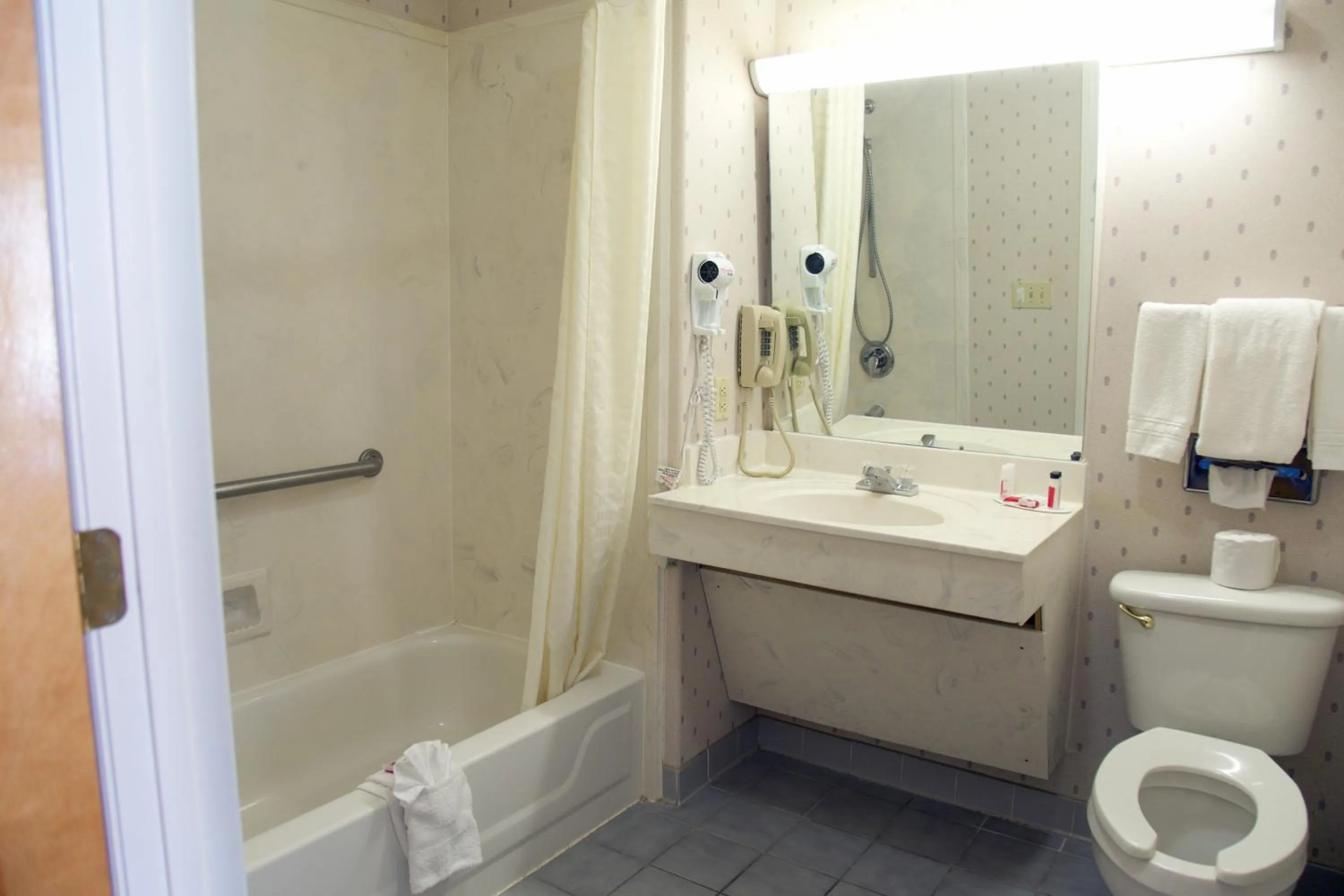 Bathroom in Super 8 by Wyndham Christiansburg
