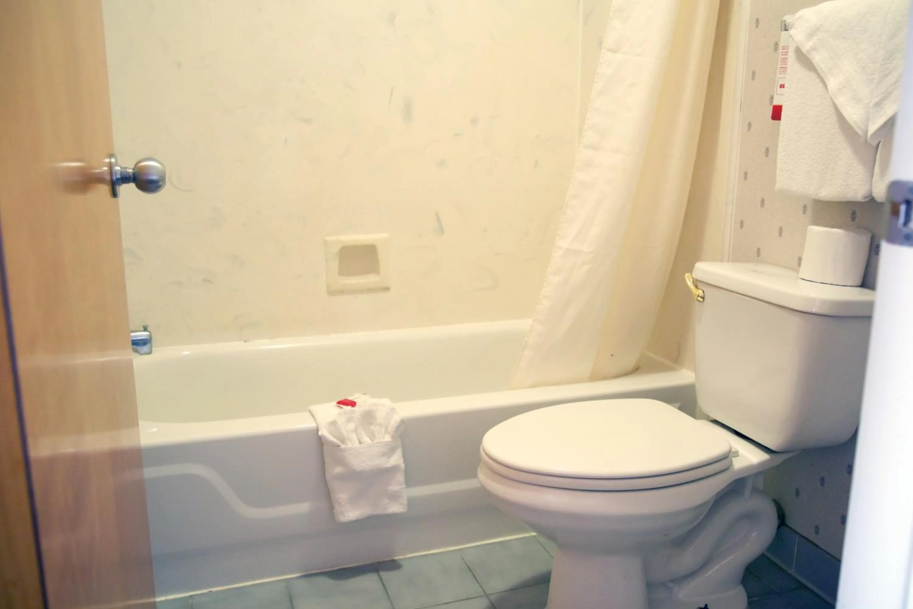 Bathroom in Super 8 by Wyndham Christiansburg