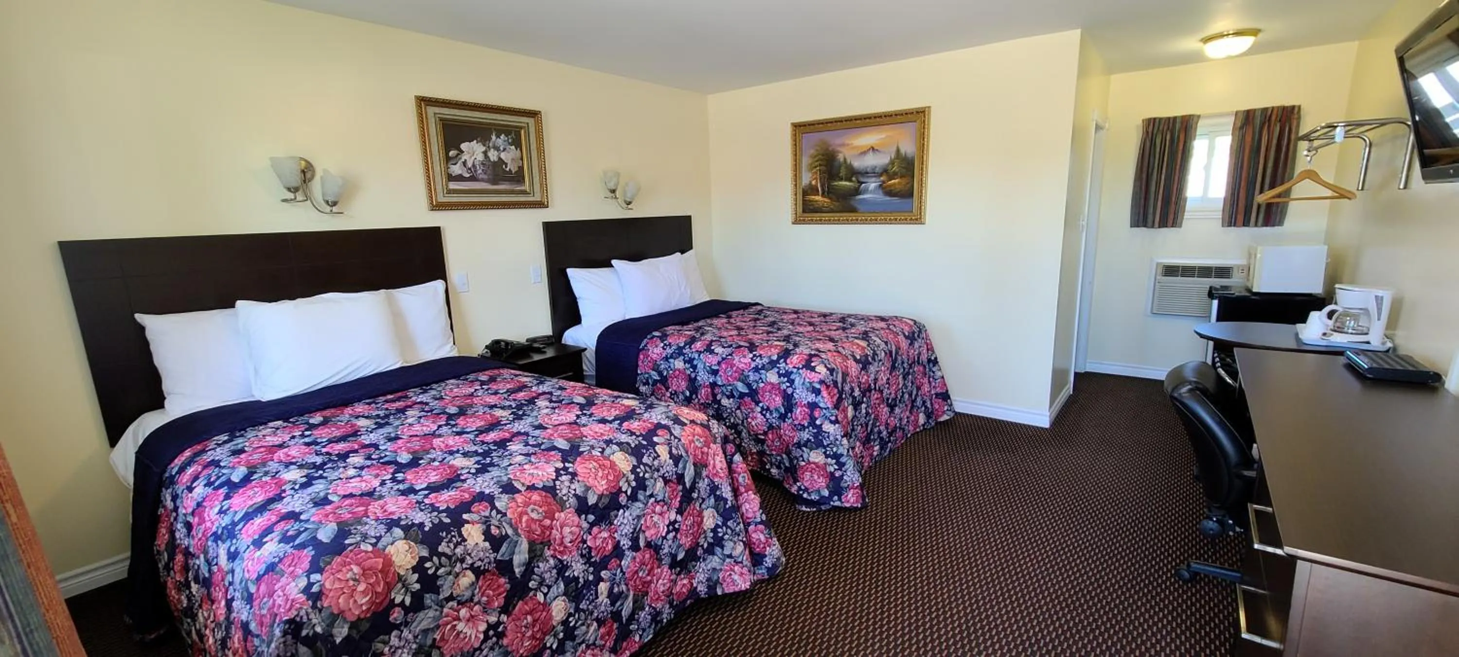 Photo of the whole room, Bed in Fox Motor Inn