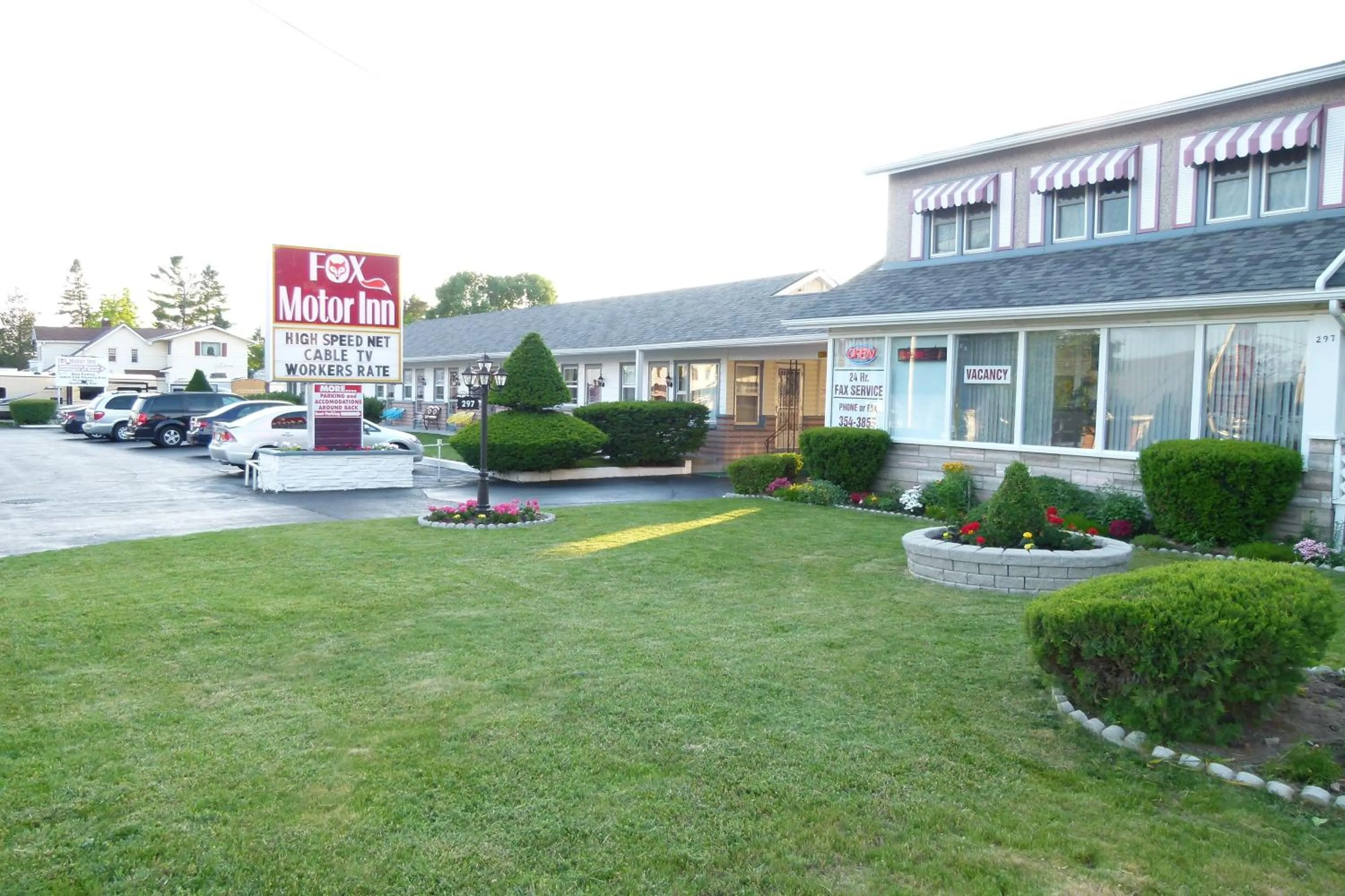 Facade/entrance in Fox Motor Inn