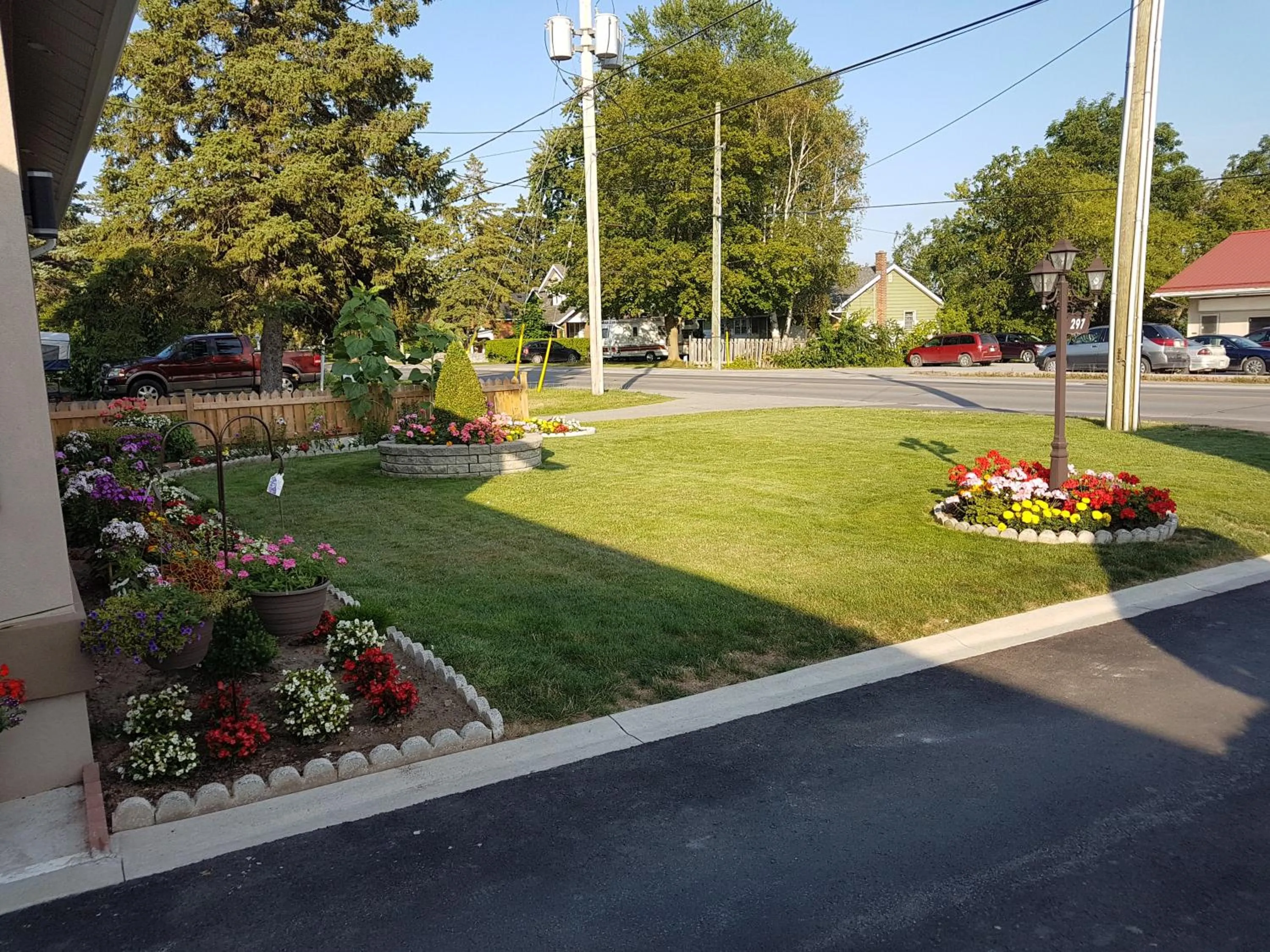 Garden in Fox Motor Inn