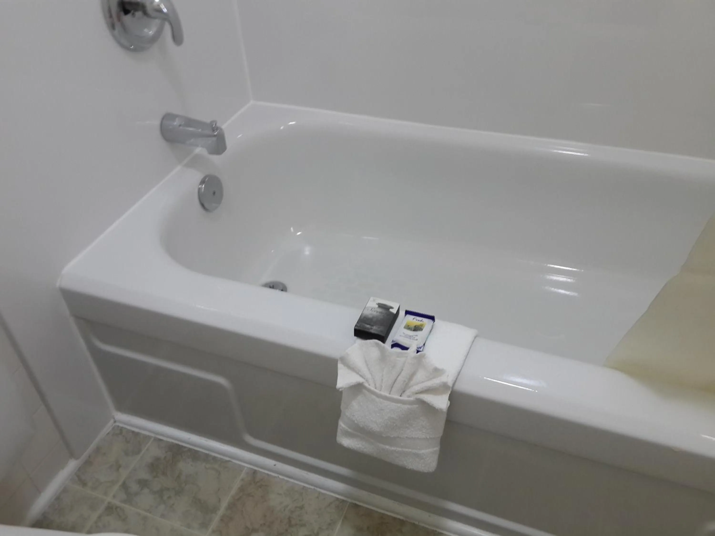 Bathroom in Fox Motor Inn