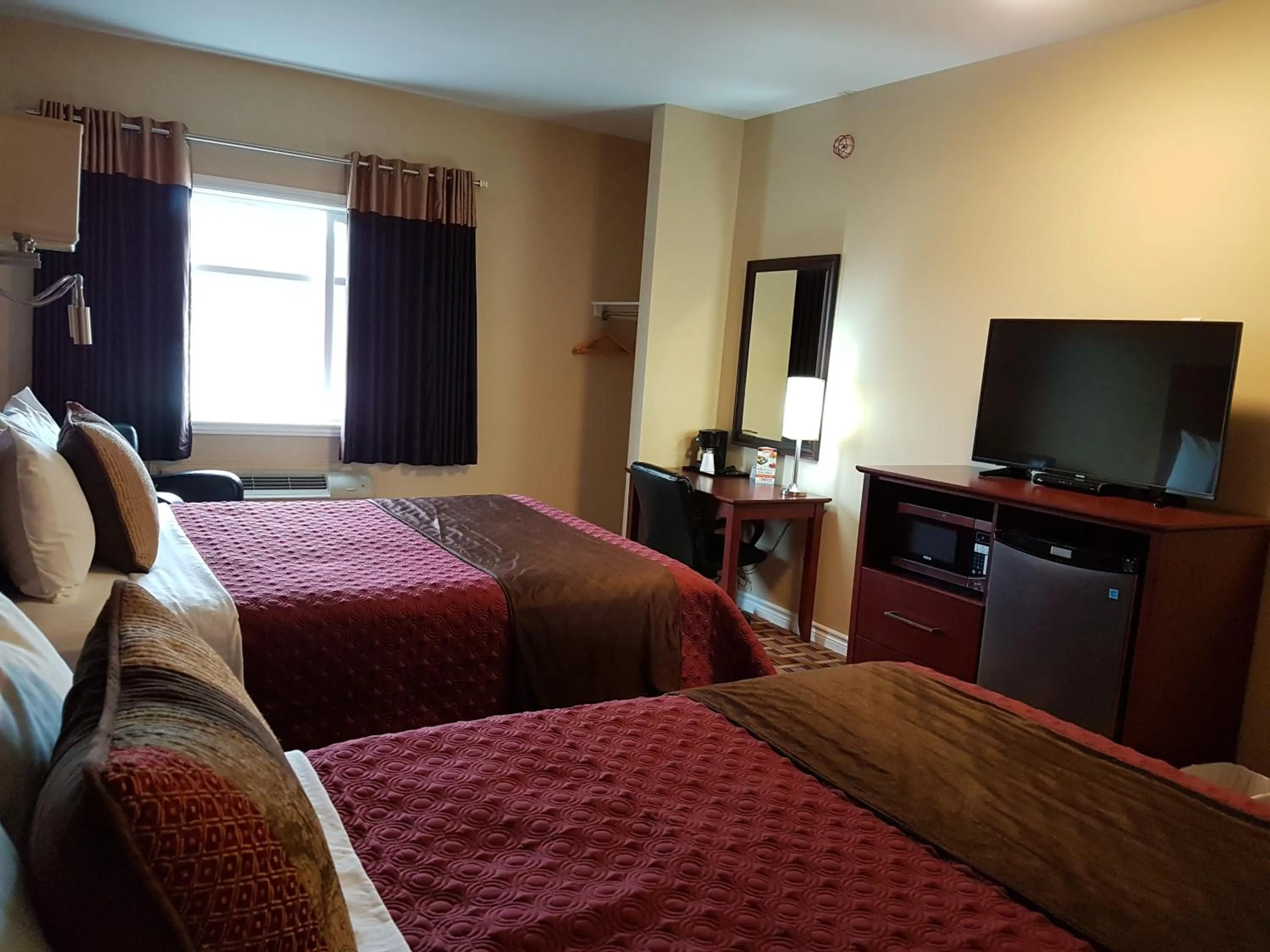 Photo of the whole room, Bed in Fox Motor Inn