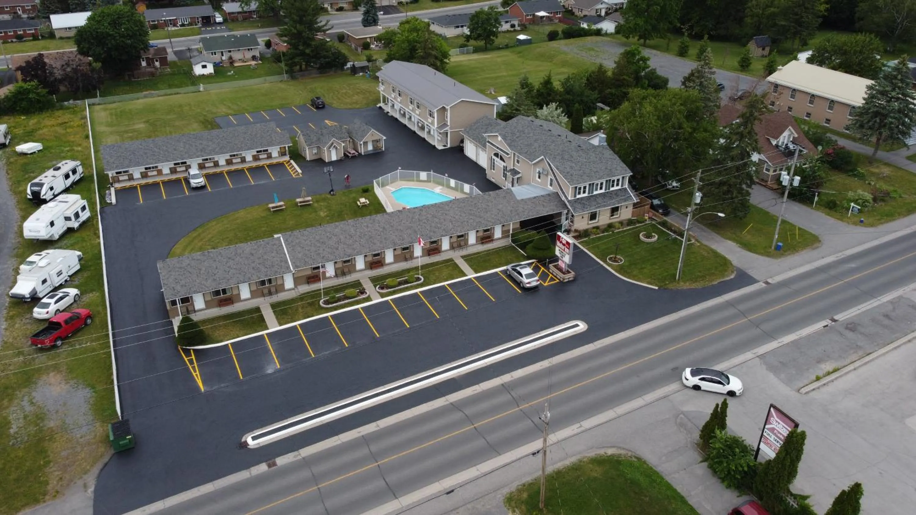 Property building in Fox Motor Inn