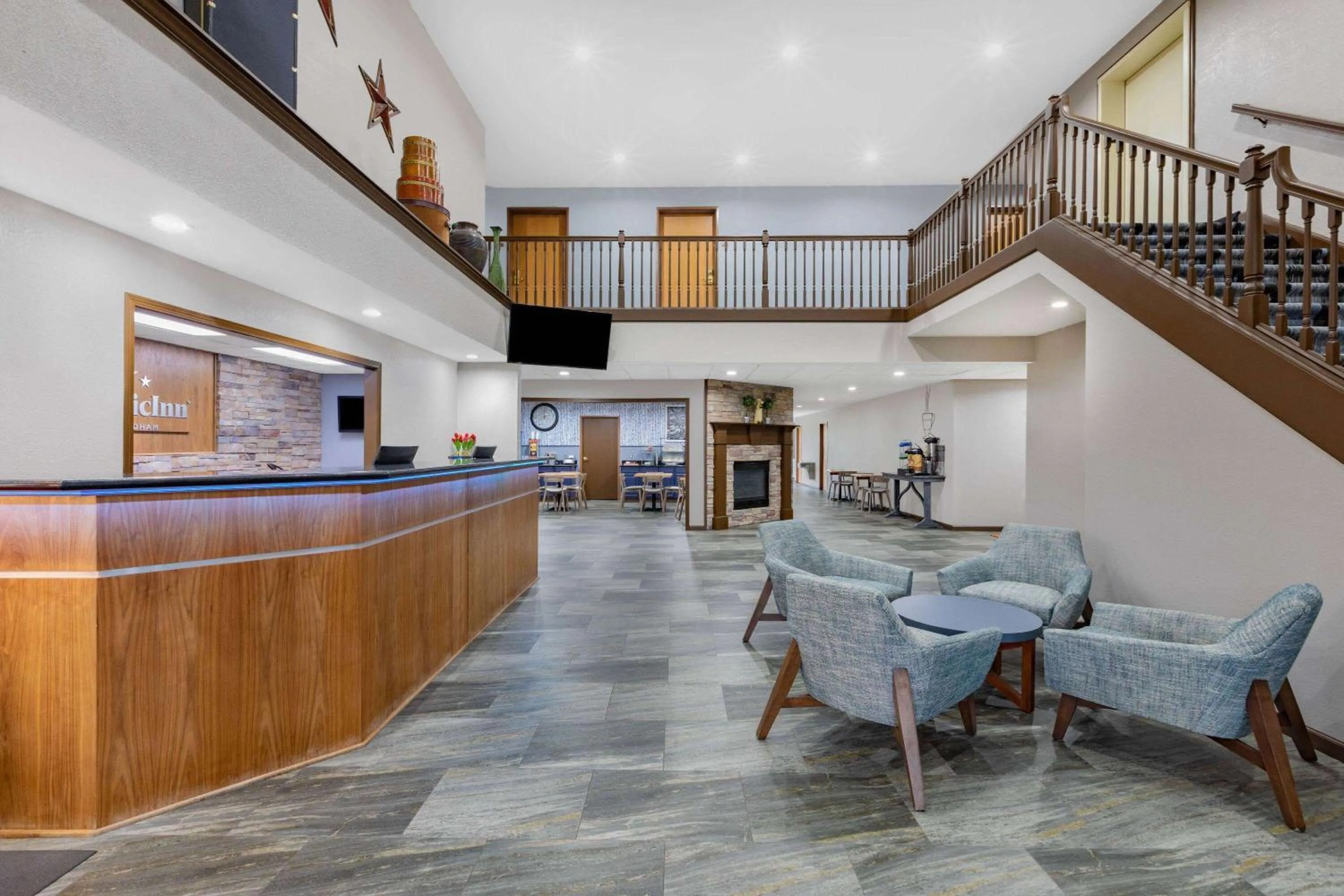 Lobby or reception in AmericInn by Wyndham Pella
