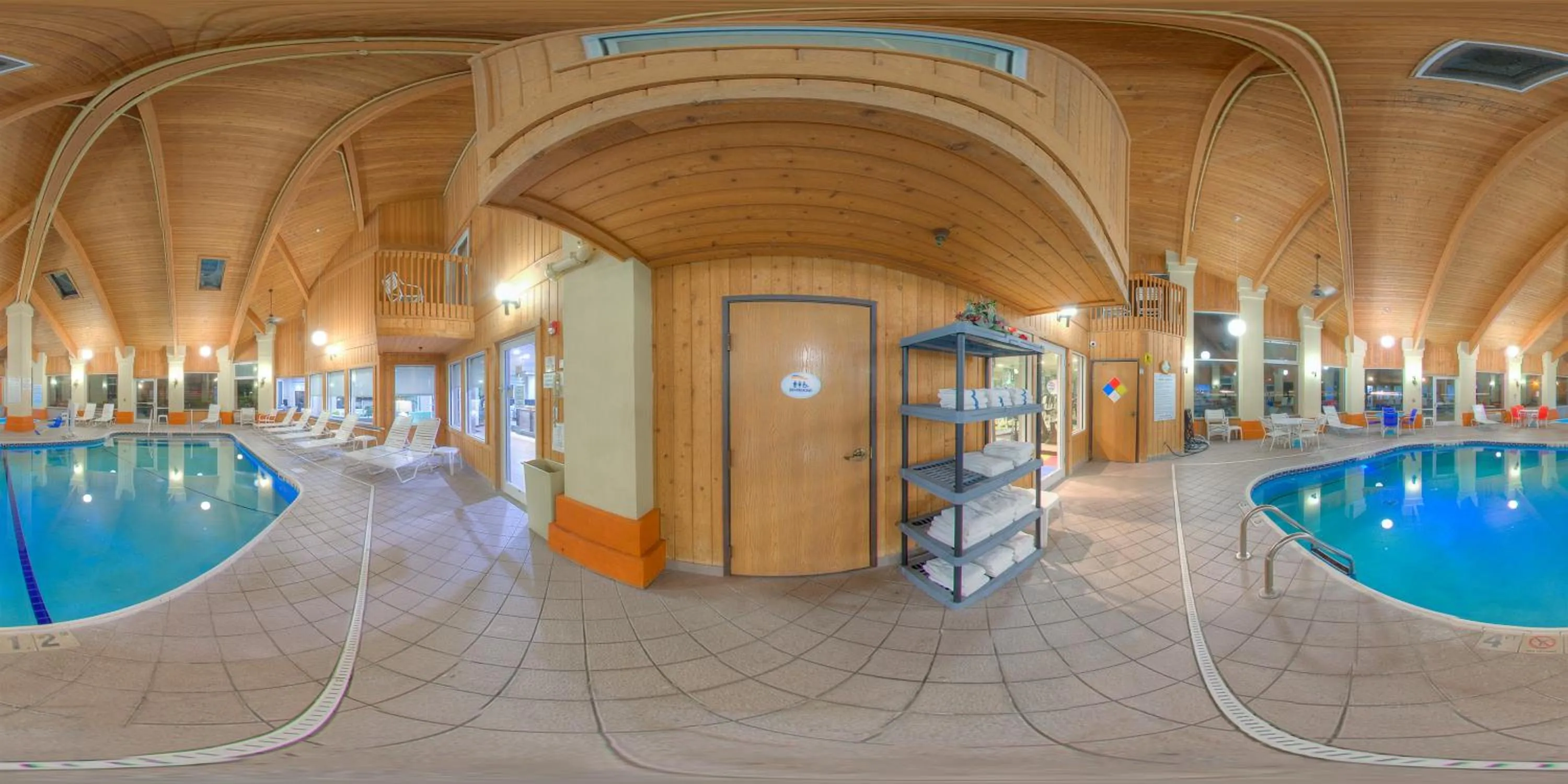 Swimming pool in Baymont by Wyndham Pella