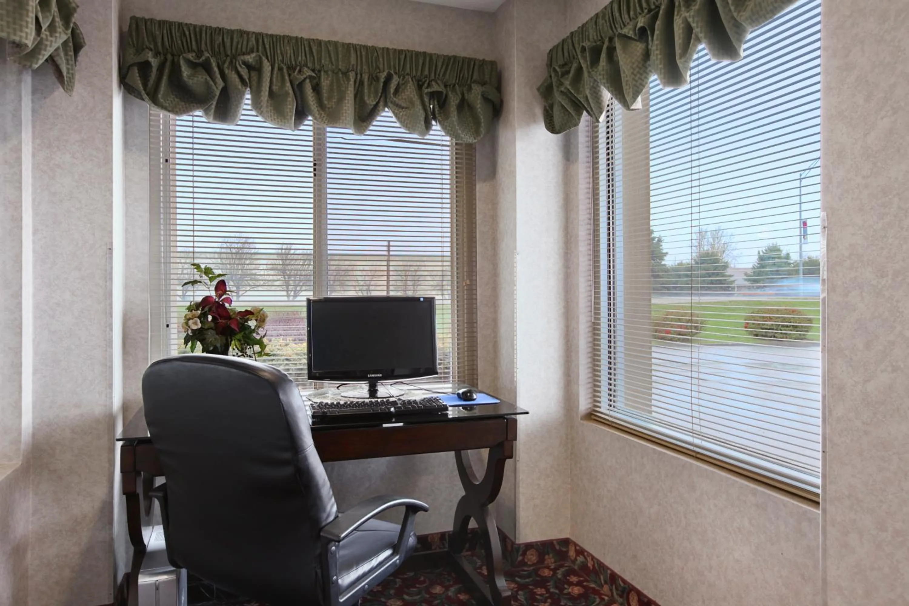 Lobby or reception in Baymont by Wyndham Pella