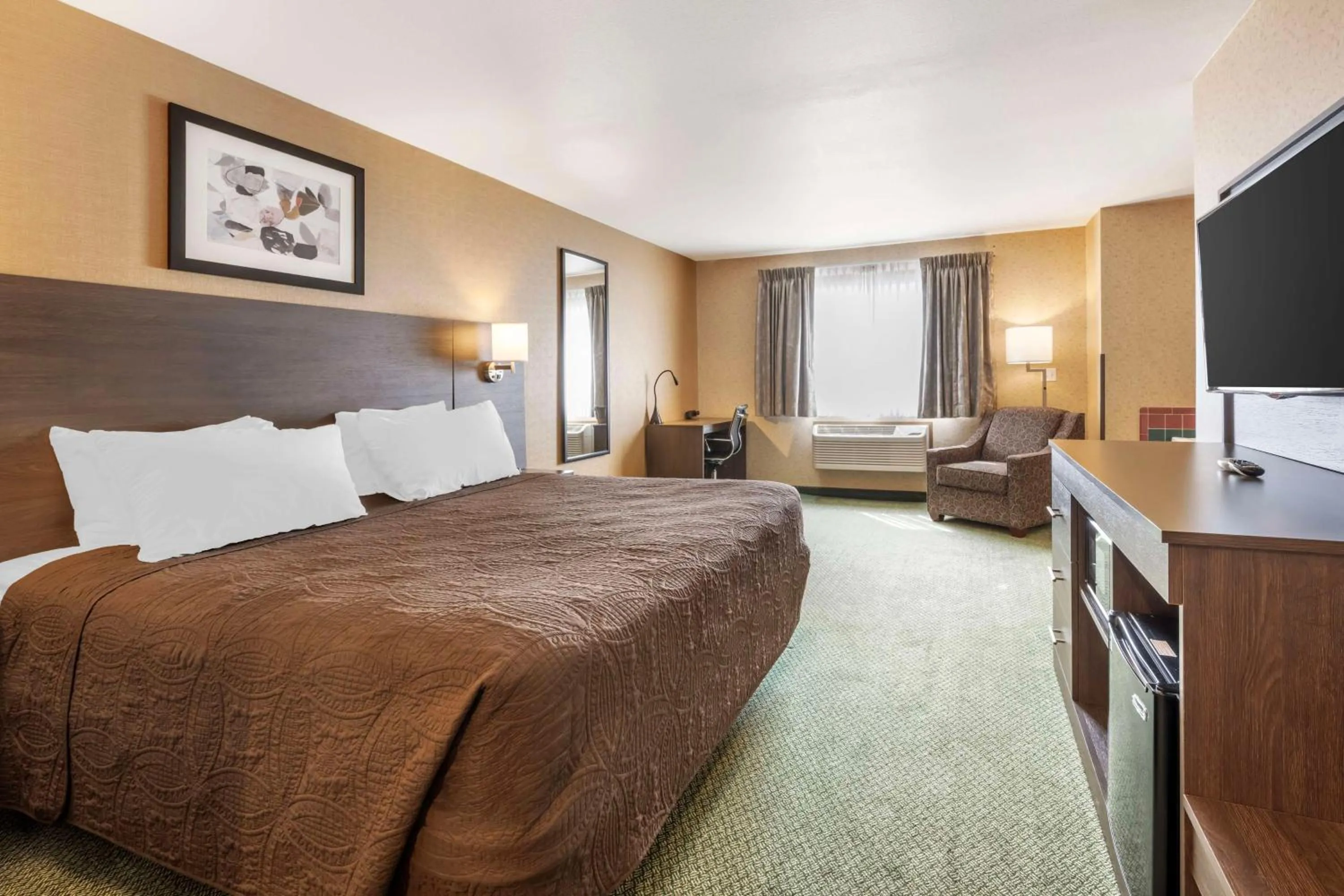 Bedroom, Bed in SureStay Plus by Best Western Enterprise