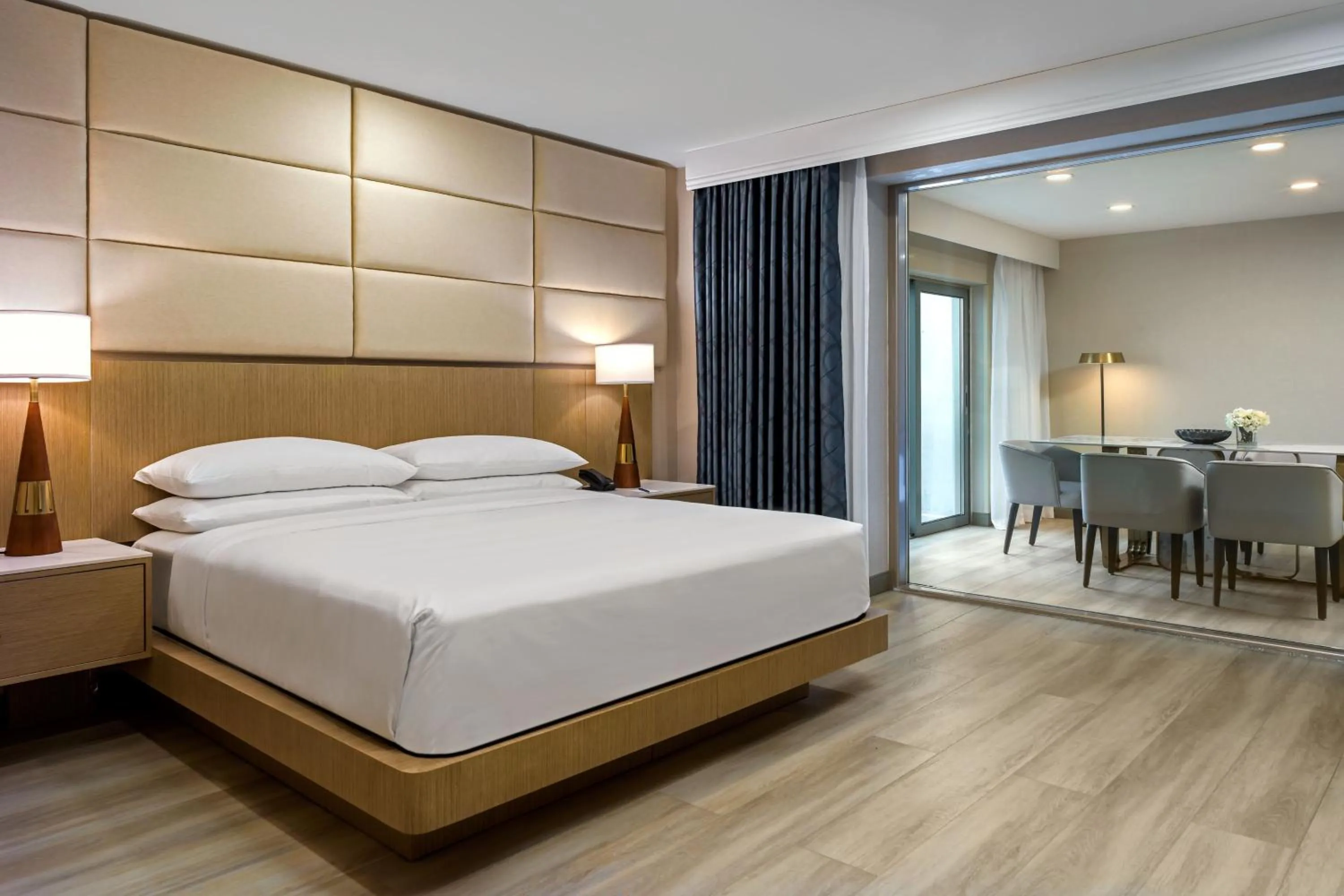 Bedroom, Bed in Delta Hotels by Marriott Ontario Airport