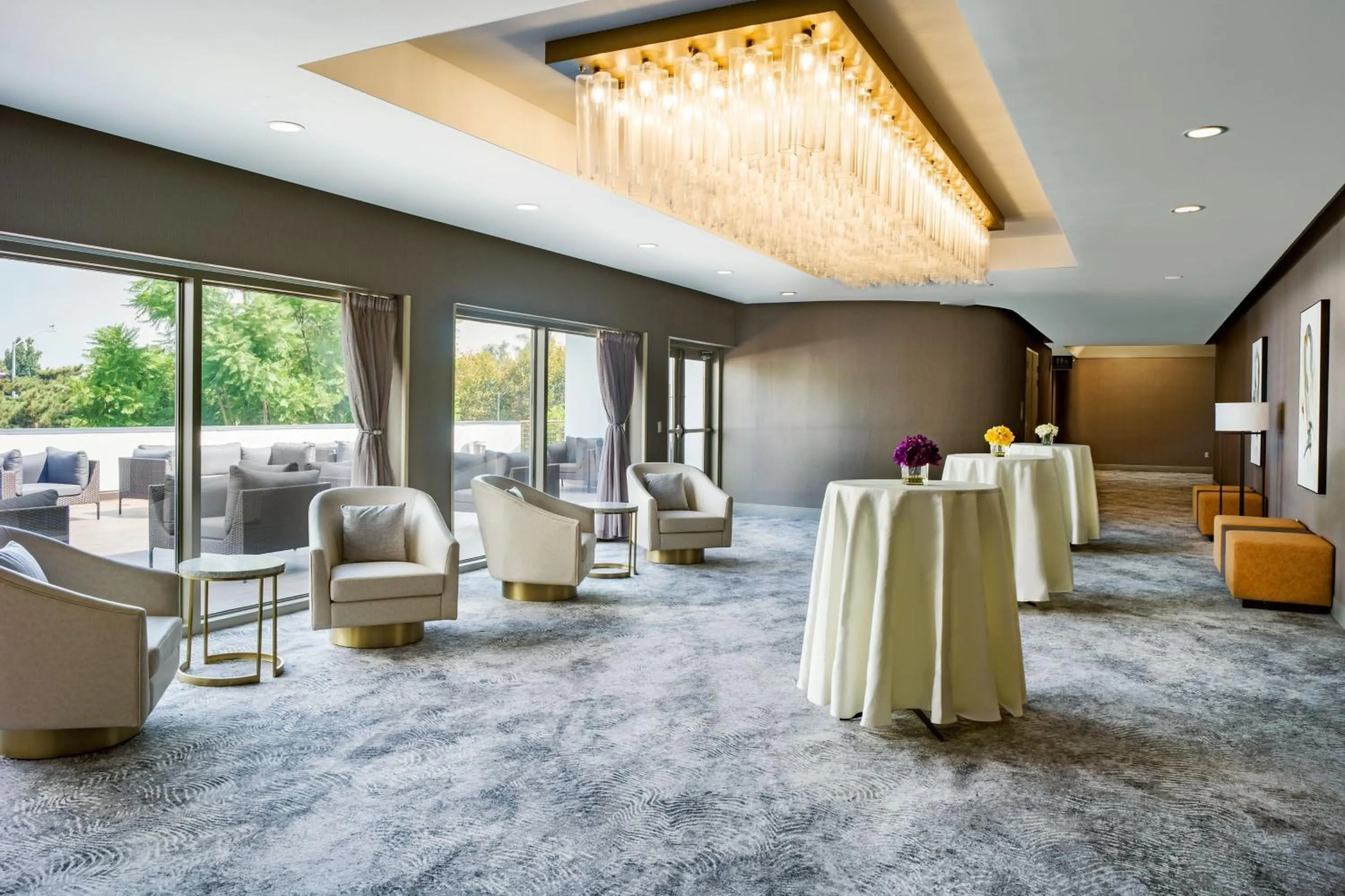 Meeting/conference room in Delta Hotels by Marriott Ontario Airport