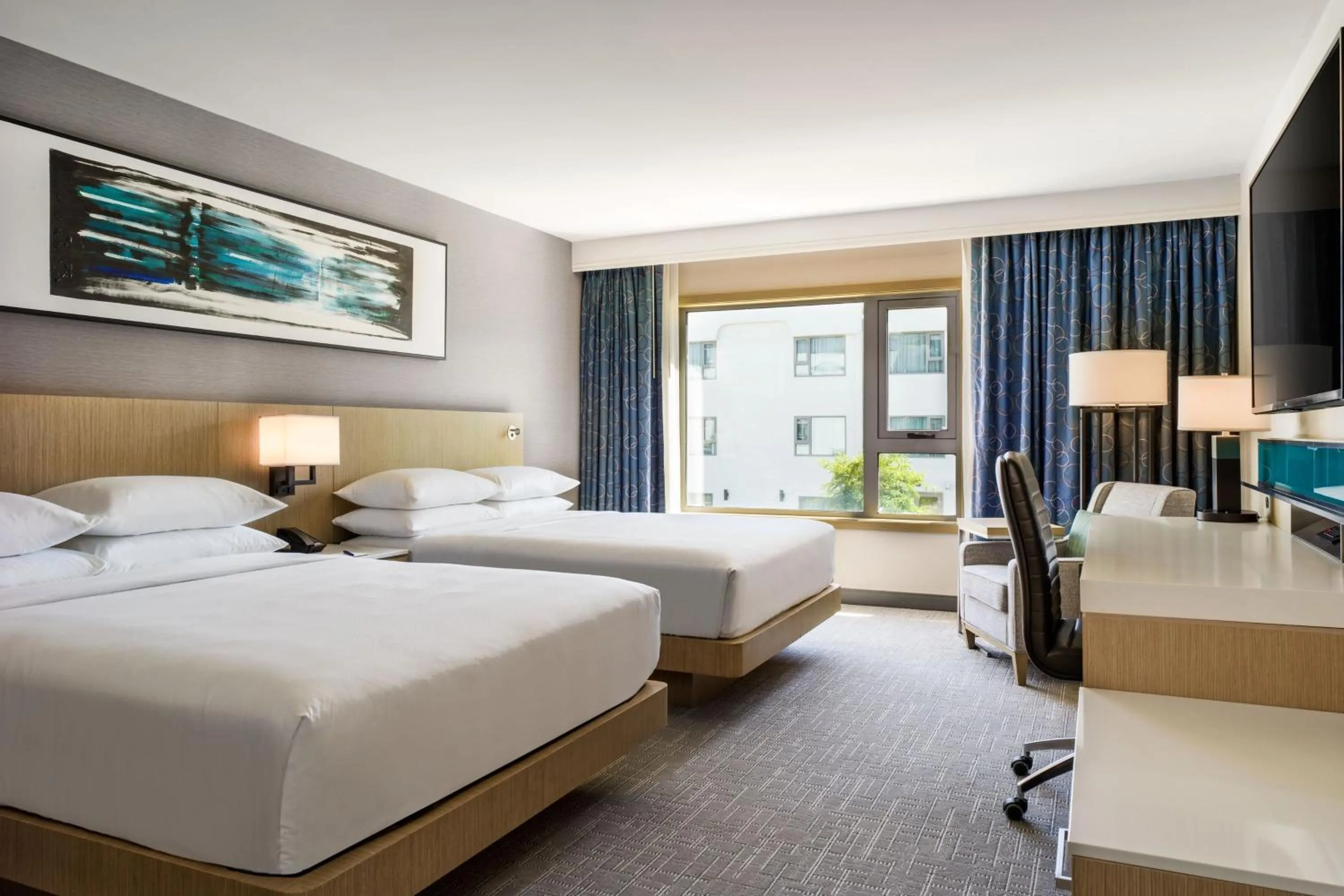 Photo of the whole room, Bed in Delta Hotels by Marriott Ontario Airport